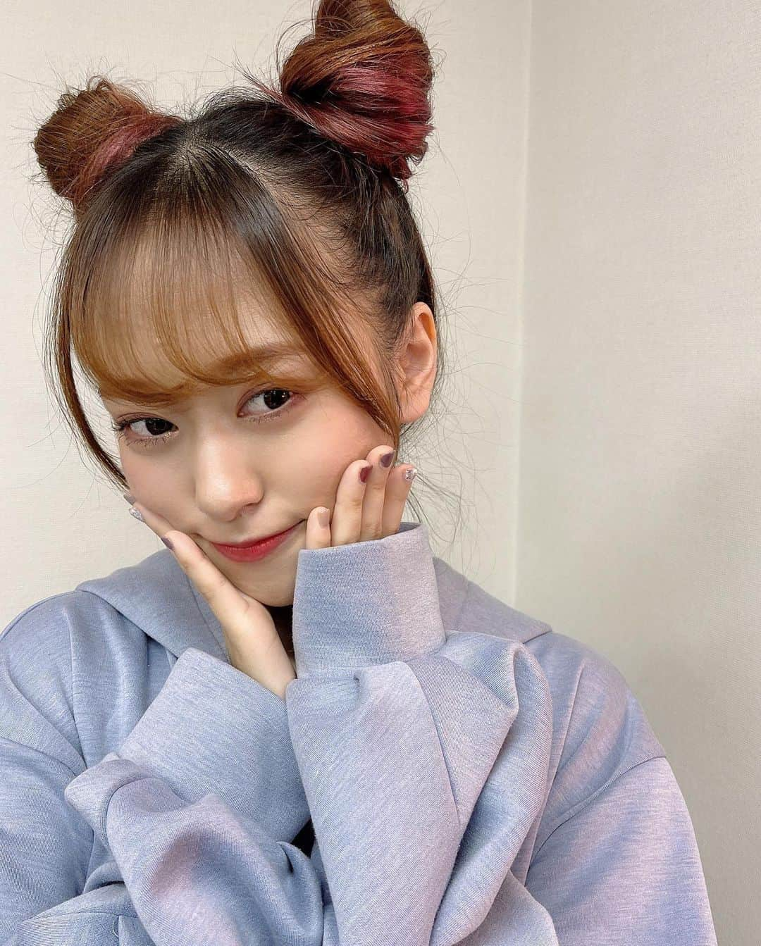 生田衣梨奈さんのインスタグラム写真 - (生田衣梨奈Instagram)「♥小田さくらちゃんヘアアレンジ♥﻿ ﻿ 小田さくらのお団子ヘア初披露♥﻿ えりしか持ってない写真でございますよ笑笑﻿ ﻿ いいね宜しくお願いします❤﻿ ﻿ ﻿ #morningmusume20 #モーニング娘20﻿ #helloproject  #顔面国宝﻿ #えりぽんかわいい #アイドル﻿ 存在が #インスタ映え #かわいい﻿ #Love #beauty﻿ #followme #makeup﻿ #Instagram #生田衣梨奈のVSゴルフ﻿ #메이크업 #얼스타그램﻿ #ig_Japan #팔로미﻿ #フォロー歓迎 #ootd﻿ #小田さくら #ヘアアレンジ﻿ #ELEYVSGOLF  #嬉しい﻿ #いいね #写真﻿ #IDOL #골프﻿ #SELFIE #셀카」12月18日 20時49分 - erina_ikuta.official