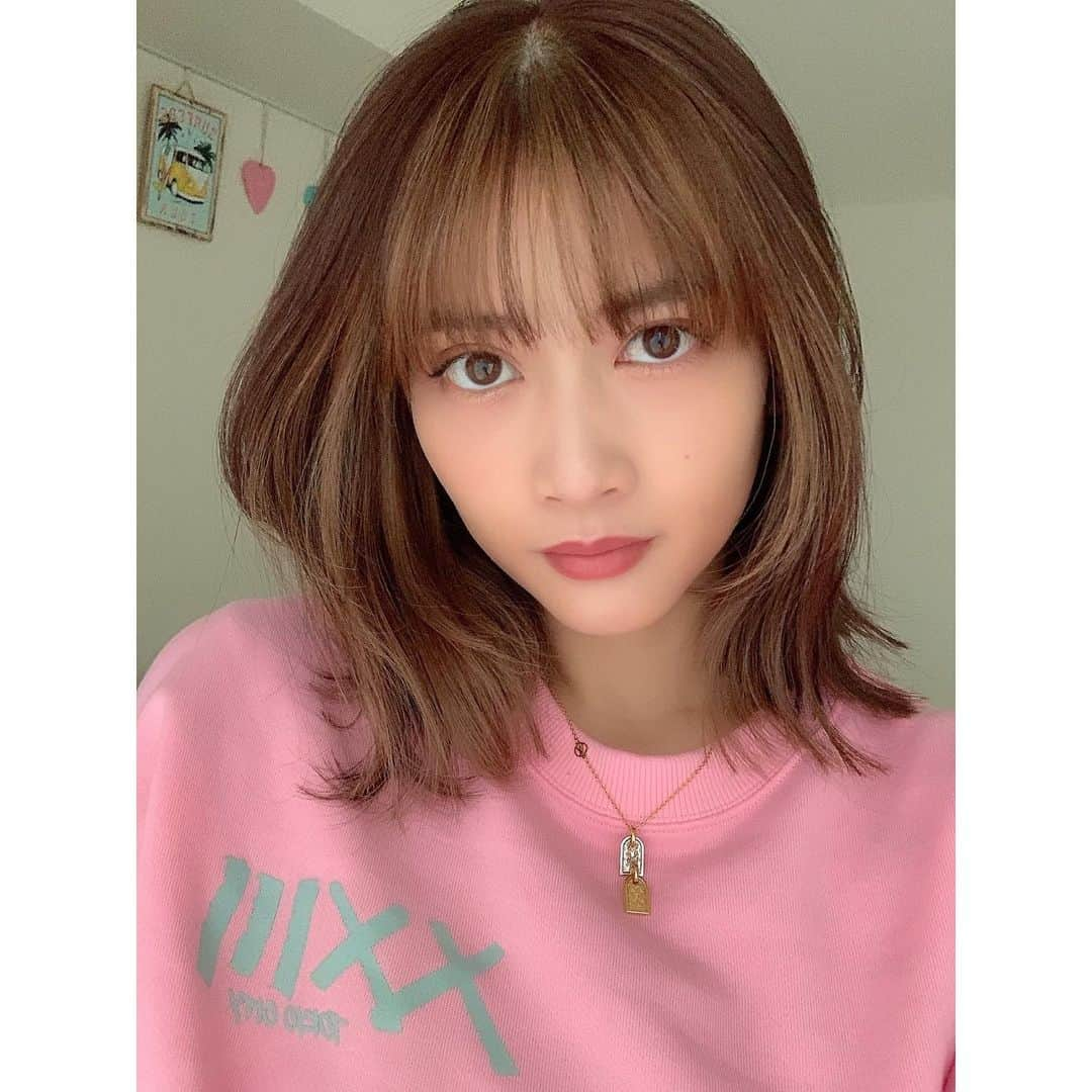 木津レイナさんのインスタグラム写真 - (木津レイナInstagram)「期間限定でヘアチェンしました…👾❤️﻿ 前髪と顔まわり内側明るくしたよっ﻿ 色落ちした時も楽しみだなぁ❤︎﻿ #フェイスフレーミング﻿ #ユーレルム#urealm」12月18日 20時50分 - kizu_reina