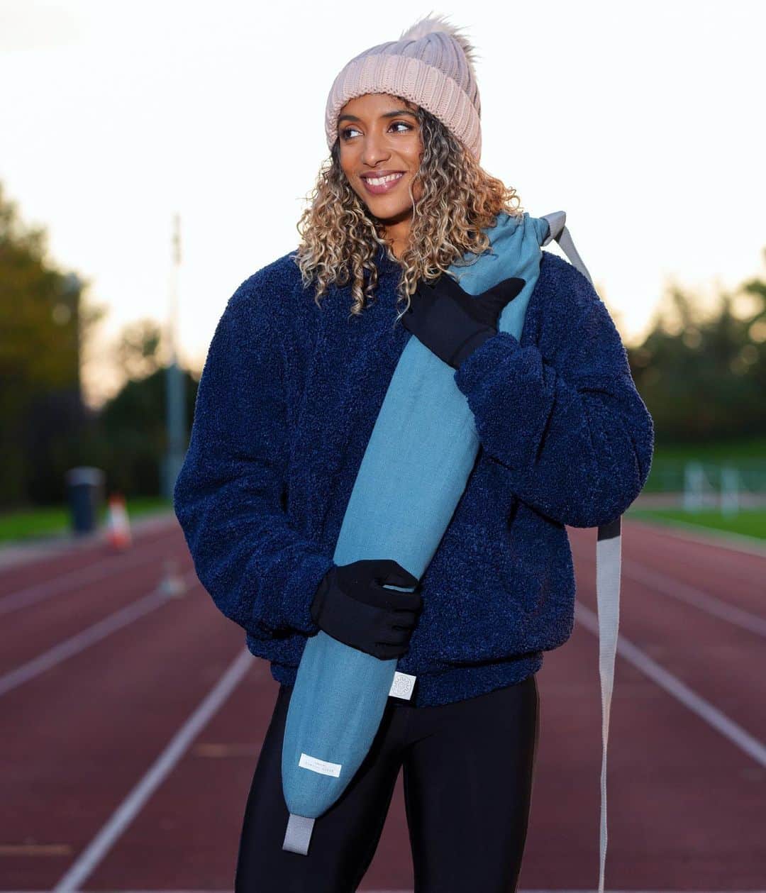 Laviai NIELSENのインスタグラム：「Happy Friday 🥳   My friends at @yuyubottle and I want to give three (3!!) of you guys a cosy YuYu long hot water bottle in time for Christmas!   1. Make sure you're following me and @yuyubottle  2. Spread the word - Tag a friend! (Each comment is an entry) 3. In your comment, tell us why you would love to WIN a YuYu…  Giveaway ends Sunday 20th Dec, midnight (UK time)  Good luck and get stuck in 💝  Winners will be announced on the 21st!」