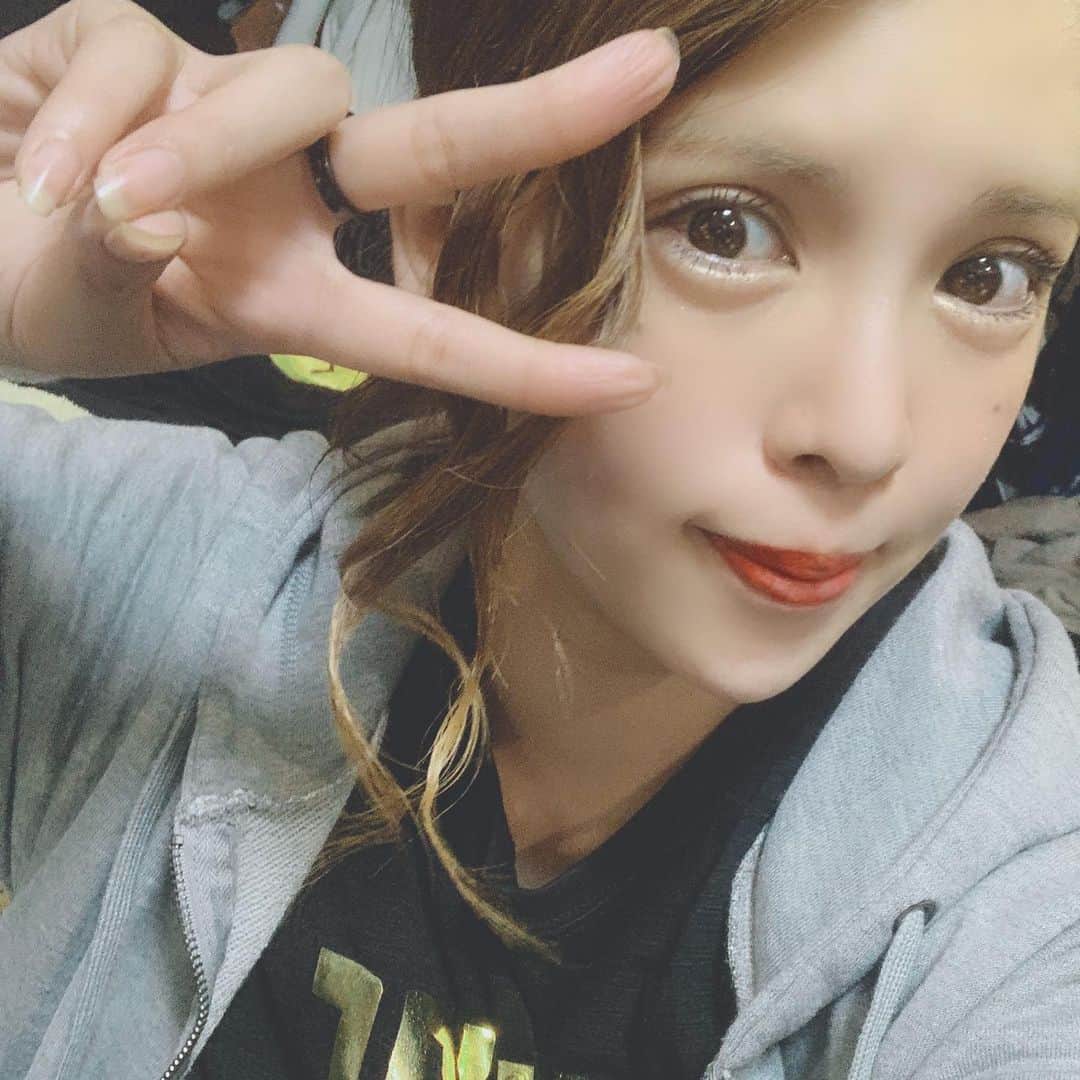坂口杏里のインスタグラム：「BARカシェット 急ですが、明日（土） 朝5:00〜18:00 １３時間営業いっちゃうよーーー🦄😂笑  普段夜来れない方々 是非ー！！ とことんいくよー😂  09054307175  ↑何かあればこちらまで！ BAR CACHETTE (カシェット) 東京都新宿区歌舞伎町2-11-7 メトロビル4階  お待ちしてますん💕 男性１時間3000円 女性１時間1500円 （飲み放題）  ライン交換写メ撮ろ☺️」