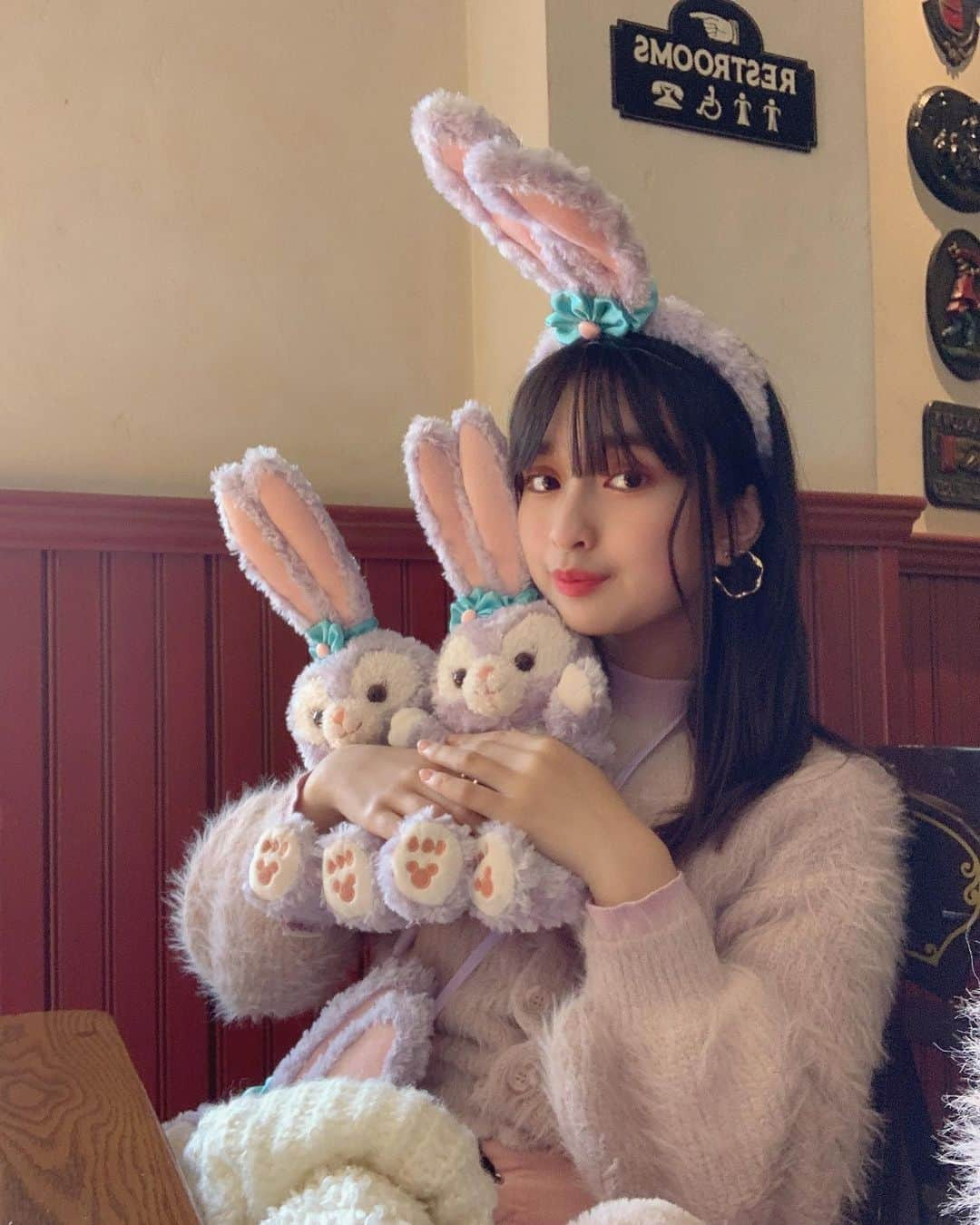 星野愛美さんのインスタグラム写真 - (星野愛美Instagram)「前髪変だな笑 ・ ・ ・ ステラルー沢山🤤🐰 #シブサン #ピンククラス #Disney #DisneySea #ディズニーシー #ディズニーコーデ  #ステラルー」12月18日 20時57分 - aimi._.nn08