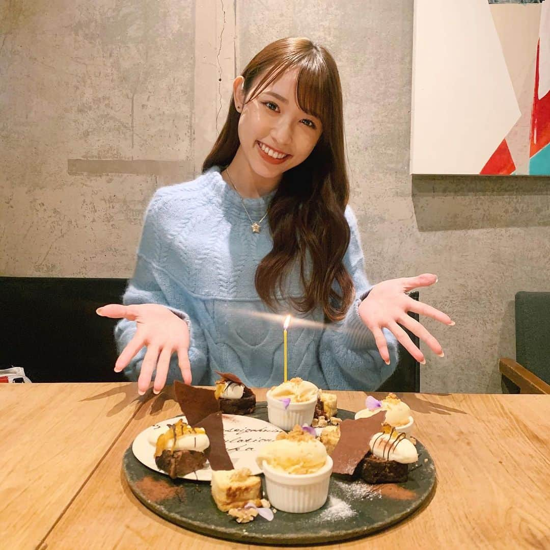 山本瑠香のインスタグラム：「幸せ者です😭💐  またまたグランプリのお祝いをしてもらいました🎂🍃  ファイナルイベントの自己PRのダンスの時に バックダンサーとして出演してくれた友達2人から❣️ 2人ともありがとう〜！！😢  #ありがとう #ケーキ #お祝いプレート #onzoro #天満グルメ」