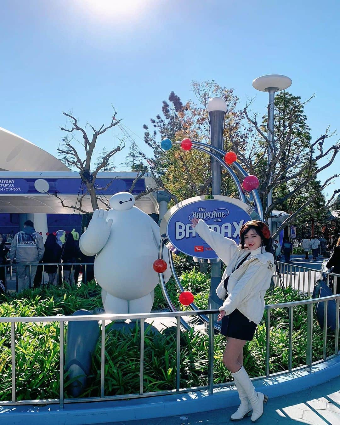 のインスタグラム：「𓊆ディズニー𓊇  ベイマックスは抽選外れちゃったから、写真だけ！新エリアも含めて可愛かったあ♡たくさん行ってるから、新鮮さがあるのはまた違った嬉しさがあったよ〜 ◡̈*  ちなみにベイマックスの映画は繰り返す見るくらい好き♪̊̈♪̆̈ 見たことあるー？☺️」