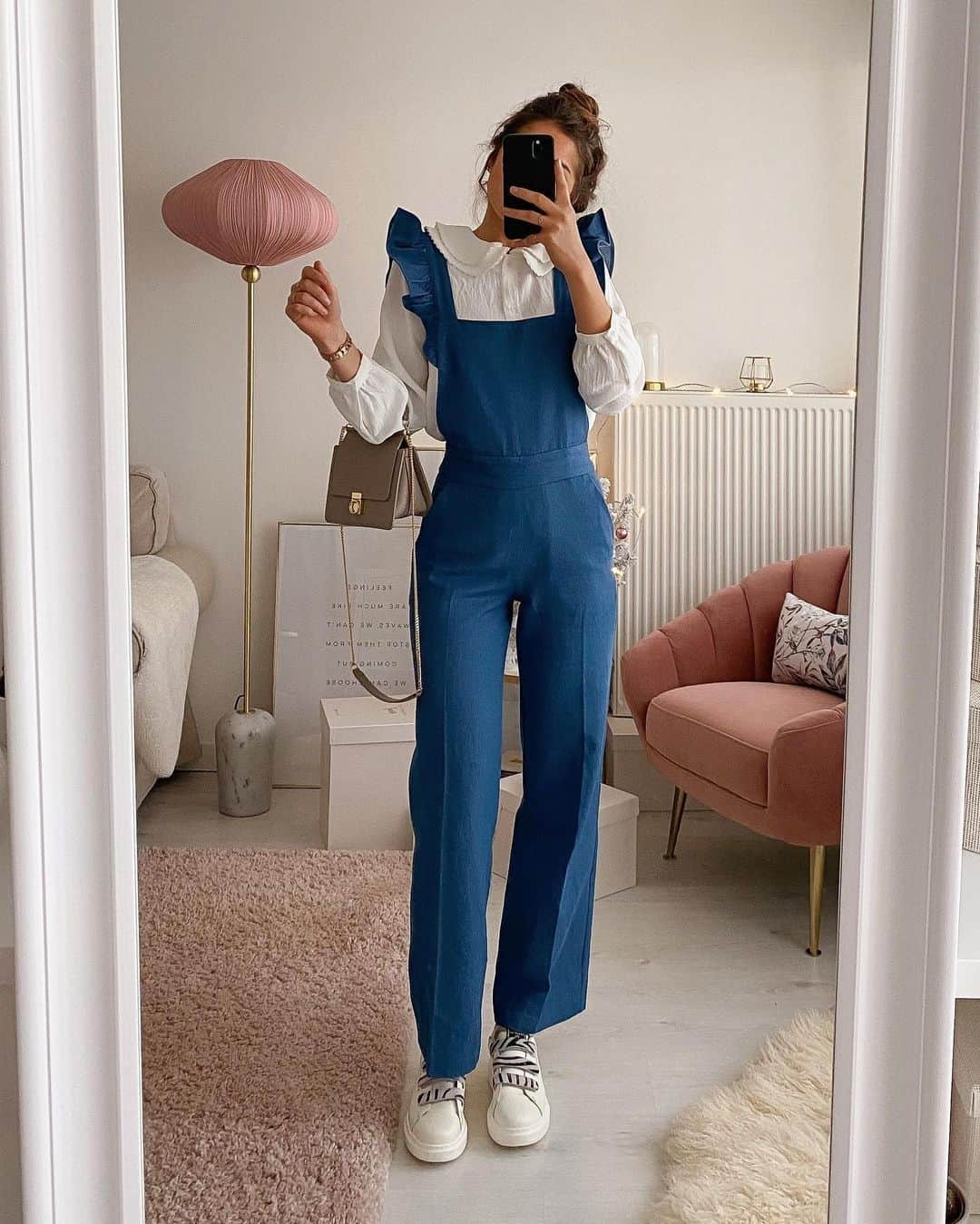 セラフィーニさんのインスタグラム写真 - (セラフィーニInstagram)「Totally in love with this outfit by @ameliecheval31 with our J.Connors Zebra! 😍⁠ #WeAreSerafini #SerafiniShoes⁠ .⁠ .⁠ .⁠ .⁠ #fashionblogger #frenchstyle #paris #outfitoftheday #jeans #animalier #sneakers #shoes #fashion #sneaker #sneakersaddict #style #sneakerheads #streetwear #ootd #vans #converse #nike #adidas #streetstyle #igsneakercommunity  #sneakerporn #sneakerholics #sneakerfreaker #footwear #shoesaddict ⁠ #showroomnodum」12月18日 21時01分 - serafiniofficial