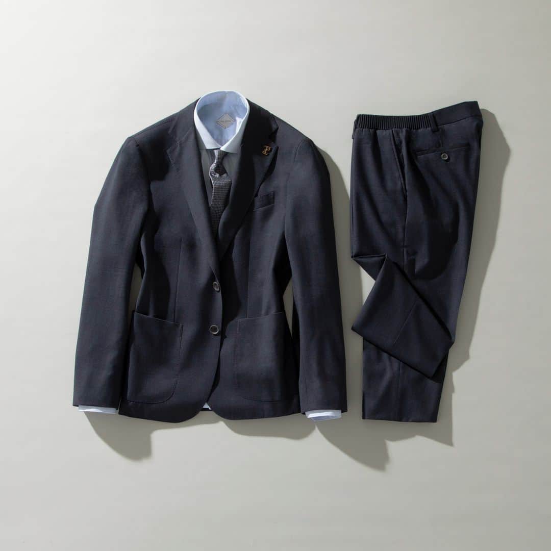 のインスタグラム：「Contemporary tailoring with a relaxed twist. Pal Zileri single breast navy suit.⁣ #PalZileri #FW20」