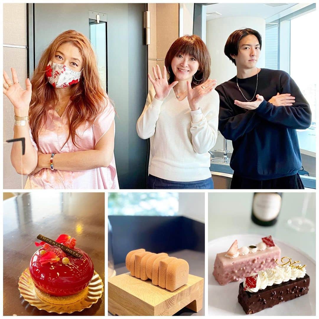 市川歩美のインスタグラム：「J-WAVE「ALL GOOD FRIDAY」でLiLiCoさん、稲葉友さんと生放送のスタジオでトーク♡♡  今日は、市川歩美が超おすすめする今からでも買えるクリスマスケーキをご紹介しました。  くわしくは番組ホームページ、または、チョコレートジャーナルに書きましたので、ご覧くださいね♡  ちょ、ちょっと、おいしすぎますよぜんぶ♡  https://chocolatejournal.fun/archives/2020-12-18.html  #ilovechocolate  #chocolat #chocolatelovers  #chocolate #チョコレート #チョコレート大好き #チョコレート好き #ショコラ #チョコレート好きと繋がりたい #チョコレートケーキ #クリスマスケーキ #ALLGOODFRIDAY #1人用クリスマスケーキ #帝国ホテルクリスマスケーキ #フレデリックカッセル #ルショコラアランデュカス」