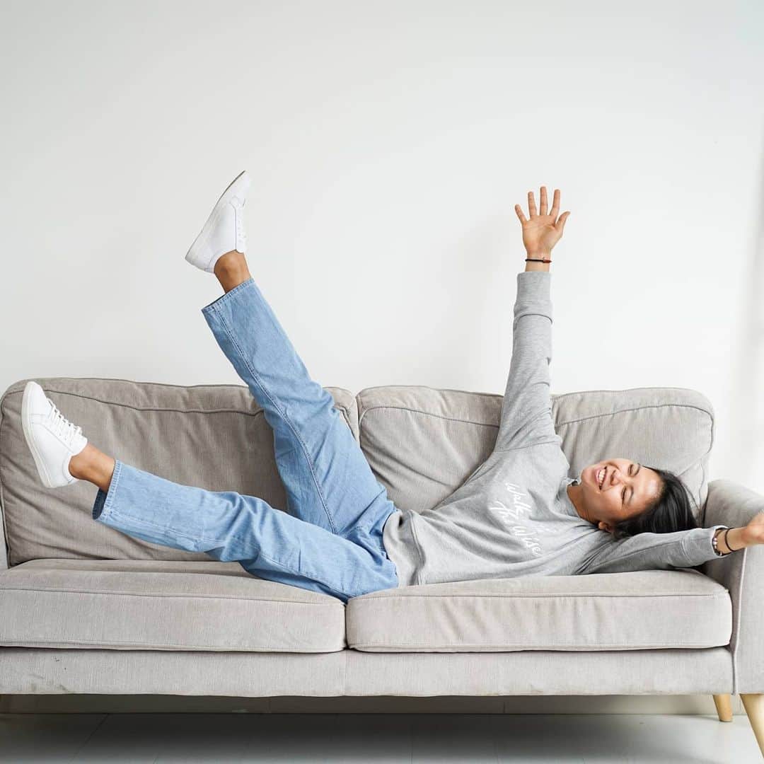 グレイシア・ポリーのインスタグラム：「It's weekend. Stay home with @finecounsel Yeah! 🤩」