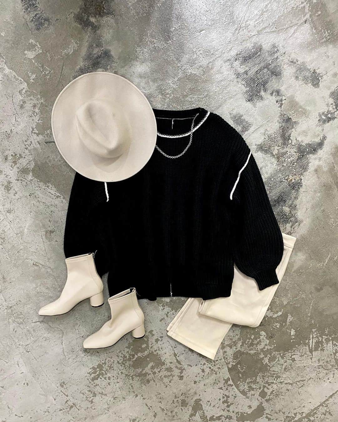 AR Holidayさんのインスタグラム写真 - (AR HolidayInstagram)「PICK UP ITEM🤍🤍🤍 ㅤㅤㅤㅤㅤㅤㅤㅤㅤㅤㅤㅤㅤ -------------------------------- ㅤㅤㅤㅤㅤㅤㅤㅤㅤㅤㅤㅤㅤ ㅤㅤㅤㅤㅤㅤㅤㅤㅤㅤㅤㅤㅤ #配色リンキングPO price/¥3,960(taxin) color/NAT.MOC.BLU.BLK SIZE/FREE NO./AHASC1220001 ㅤㅤㅤㅤㅤㅤㅤㅤㅤㅤ #起毛ストレートスラックス price/¥3,960(taxin) color/NAT.MOC.GRN.PUR.BLK SIZE/XS.S.M.L SIZE/FREE NO./AHTIG1120004 ㅤㅤㅤㅤㅤㅤㅤㅤㅤㅤ ㅤㅤㅤㅤㅤㅤㅤㅤㅤㅤㅤㅤㅤ -------------------------------- ㅤㅤㅤㅤㅤㅤㅤㅤㅤㅤㅤㅤㅤ #arholiday #アンティローザホリデー ㅤ」12月18日 21時14分 - arholiday