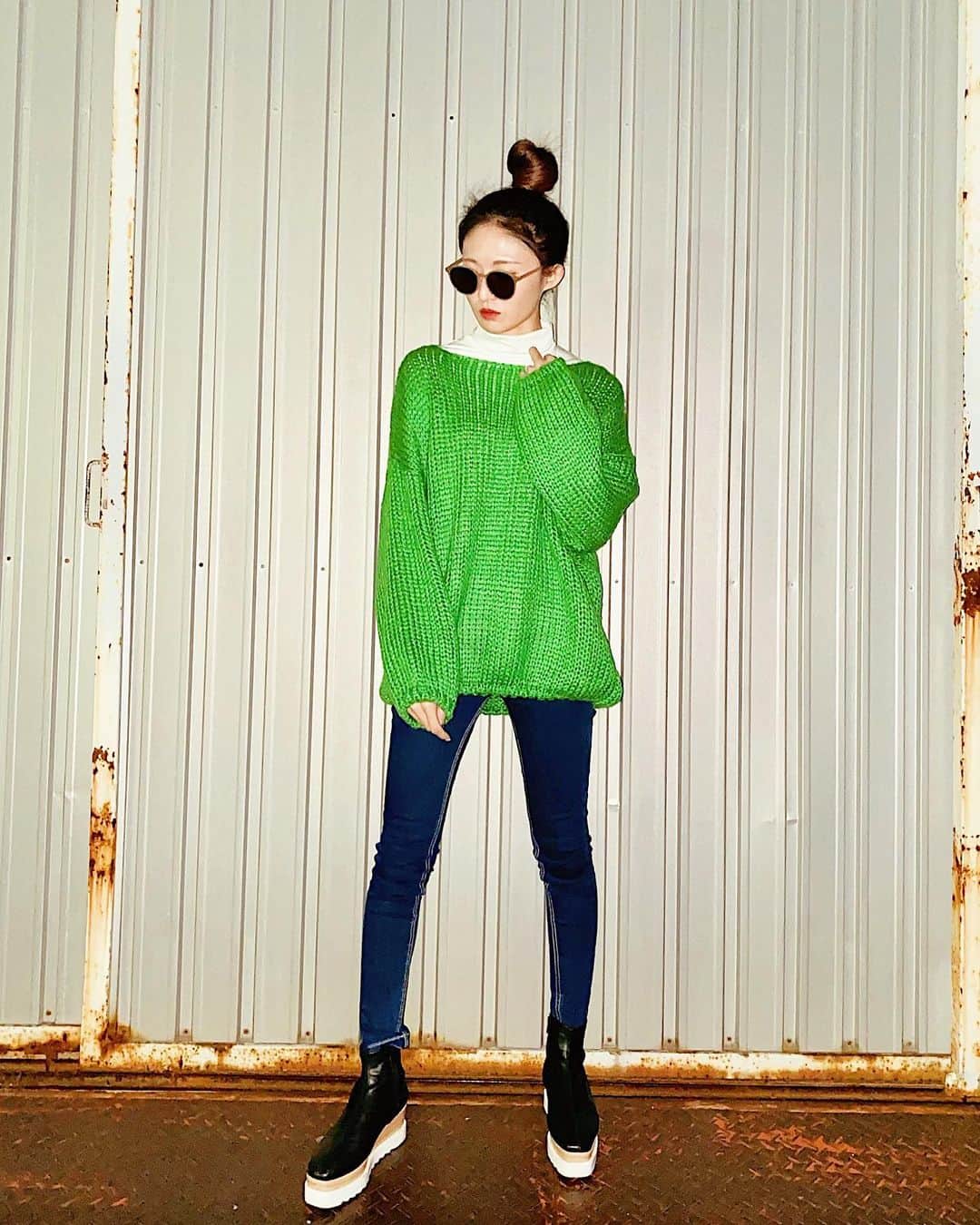 rittann48のインスタグラム：「. . . ㅤㅤㅤㅤㅤㅤㅤㅤㅤㅤㅤㅤㅤ fashion ㅤㅤㅤㅤㅤㅤㅤㅤㅤㅤㅤㅤㅤ ㅤㅤㅤㅤㅤㅤㅤㅤㅤㅤㅤㅤㅤ green knit code @dholic_official style minagram のルーズニット ㅤㅤㅤㅤㅤㅤㅤㅤㅤㅤㅤㅤㅤ キレイな色がお気に入り 首下が少し開いてるからタートル合わせが👍 .ㅤㅤㅤㅤㅤㅤㅤㅤㅤㅤㅤㅤㅤ .ㅤㅤㅤㅤㅤㅤㅤㅤㅤㅤㅤㅤㅤ .ㅤㅤㅤㅤㅤㅤㅤㅤㅤㅤㅤㅤㅤ #simple #fashion #style  #code #ootd #outfit  #uniqlo #emoda #amail #dholic」