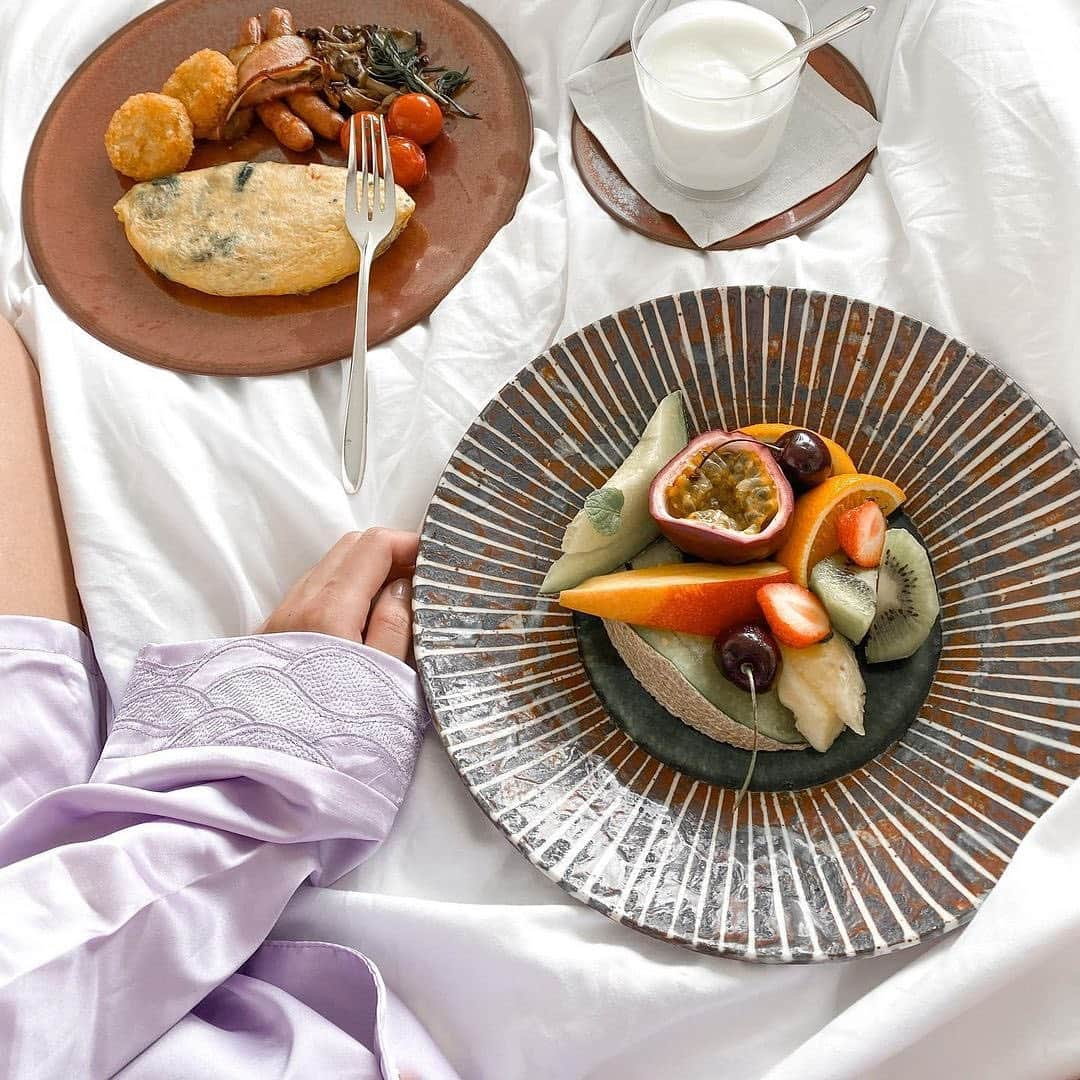 Andaz Tokyo アンダーズ 東京さんのインスタグラム写真 - (Andaz Tokyo アンダーズ 東京Instagram)「Friday night, but we’re dreaming about breakfast in bed 🍳🍒😋 What are your weekend plans?  📸 Special thanks to @reikoofficial   #朝ごはん #ホテル朝ごはん #ステイケーション#staycation #wheninandaz #hotelbreakfast #breakfastinbedplease」12月18日 21時23分 - andaztokyo