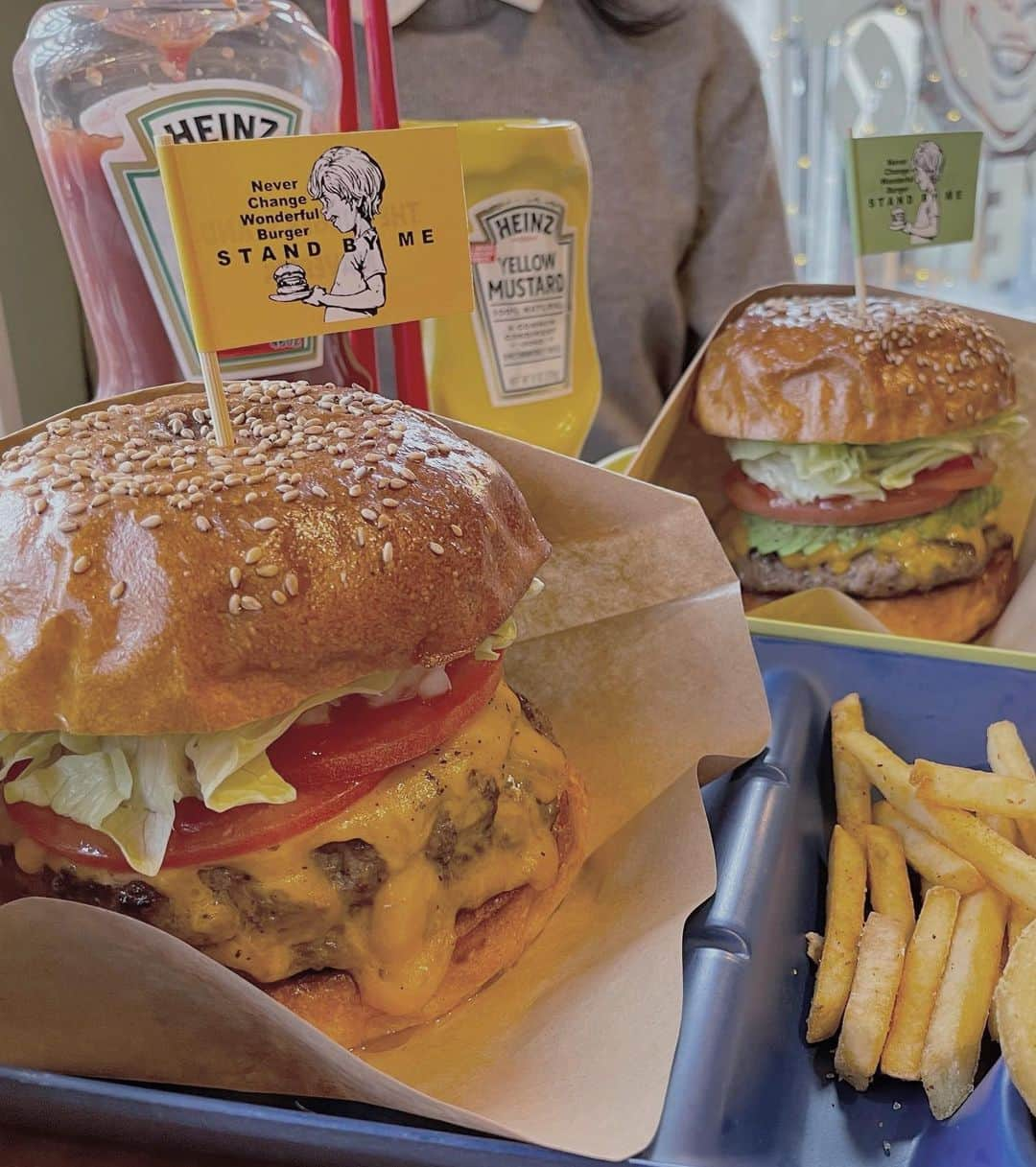 梅村遥奈さんのインスタグラム写真 - (梅村遥奈Instagram)「. . 可愛いハンバーガー屋さん🍔 . とっても美味しかった！ . . . . . . . #奈良グルメ #theburgerstandmaverick #奈良カフェ #奈良ランチ #奈良観光 #奈良公園 #奈良観光 #奈良県 #関西グルメ #関西カフェ」12月18日 21時25分 - u.haruna_