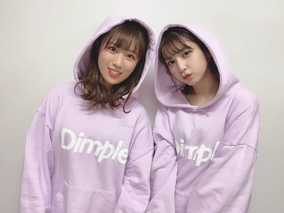 松岡菜摘のインスタグラム：「. . 服かぶってたぁ🥰 . #双子コーデ #パーカー」