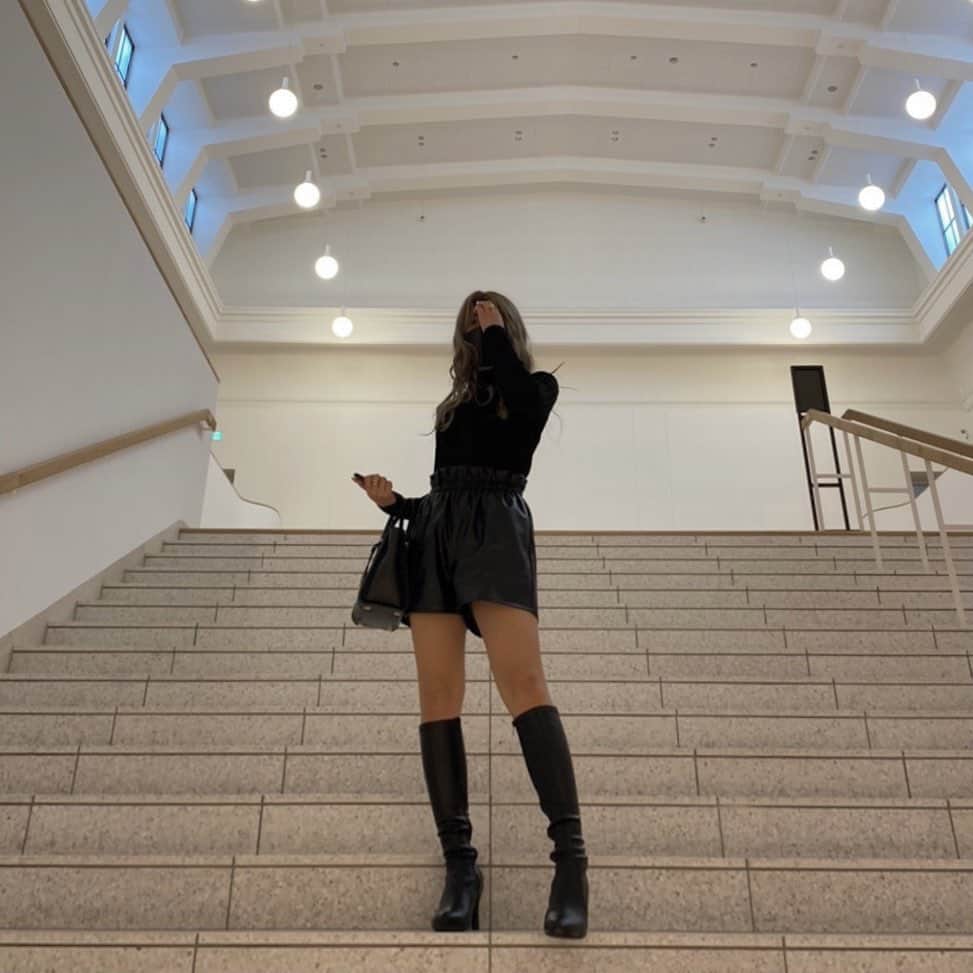 EON（梶野恵園）のインスタグラム：「﻿ ﻿ ﻿ 余裕のまっくろくろすけ﻿ ﻿ ﻿ ﻿ ﻿ #ootd #oodtfashion #code #codenate  #fashion #instafashion #good #todayscode #blackcode  #michealkors #michealkorsbag  #京都 #京都観光 #京都好き #京セラ美術館」