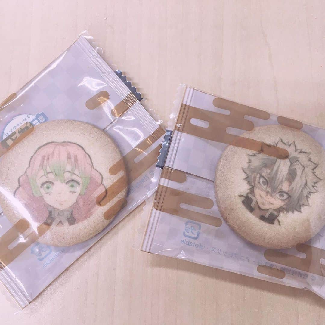 加藤咲希のインスタグラム：「ママが職場の人に貰ったという鬼滅クッキー🍪 . 私の推しの村田さんのは無かったの？と聞いたら無かったってあっさり言われてしまいました🤦🏻‍♀️🤦🏻‍♀️ . . #加藤咲希 #かとぅ #かとっこ🐱🌸 #鬼滅の刃 #不死川実弥 #甘露寺蜜璃 #村田さん #美味しくいただきました」