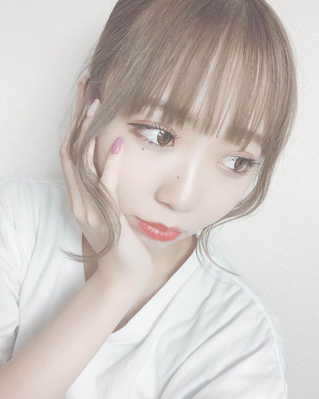 桑名利瑠のインスタグラム：「. . . いかがお過ごしですか？♡ 寒い日が突如きました、、、🥶 こたつで丸くなる時期だね🙈🐱 . . . #fashion #selfie #selca #followforfollowback #followｍe #instafashion #instagood #instalike #instadaily #ポニーテール #makeup #make #photooftheday #photo #おうち時間 #まったり」