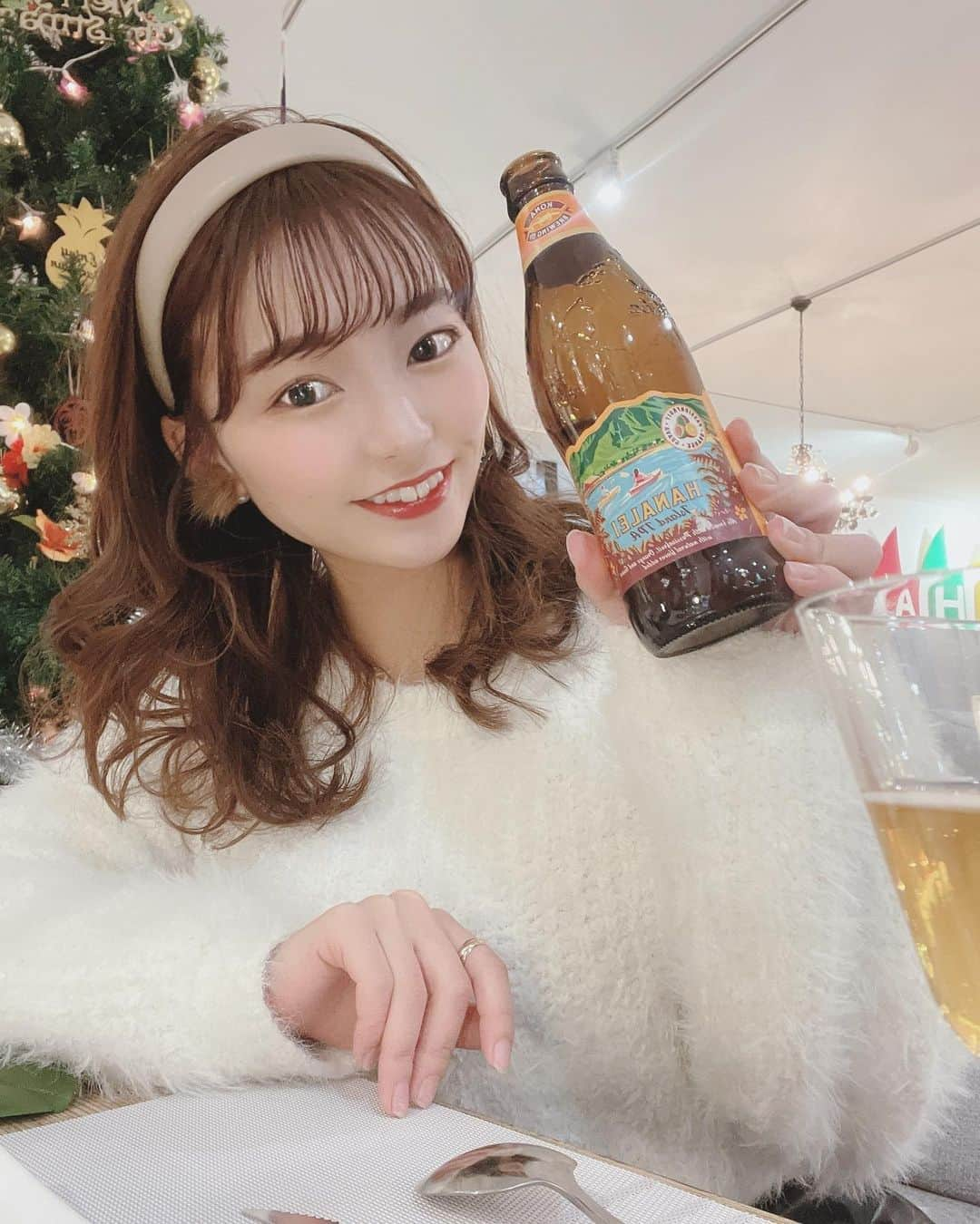 安原舞さんのインスタグラム写真 - (安原舞Instagram)「📍ハワイアンフーズカウピリ ( @alohafoodhall )﻿ @みのおキューズモール﻿ ﻿ わんちゃんたちと一緒に﻿ 食事を楽しめるレストラン🍴💗﻿ ﻿ 大きなハンバーガー🍔﻿ 『ダイアモンドヘッド』のお肉は﻿ なんと450g！！！﻿ ボリューム満点でお腹いっぱいに💯✨﻿ ﻿ ﻿ 席が広く開放的で﻿ ゆっくりお食事できます🍽﻿ ﻿ ﻿ 【店内OKなペット達🙆🏼‍♀️✨】﻿ ﻿ 🤍犬🐕（大型犬もOK）﻿ 🤎猫🐈﻿ 🤍うさぎ🐇﻿ 🤎鳥🐥﻿ 🤍なんと！爬虫類もOK🐍✨﻿ （周りのお客さんもいるので要相談 笑 ）﻿ ﻿ 是非大好きなペットと一緒に﻿ 足を運んでみてください！✨﻿ ﻿ ﻿ #ハワイアンカフェ﻿ #ドッグカフェ﻿ #ハワイアンフーズカウピリ﻿ #ロコモコ﻿ #ガーリックシュリンプ﻿ #ハンバーガー﻿」12月18日 21時49分 - mai_yasuhara