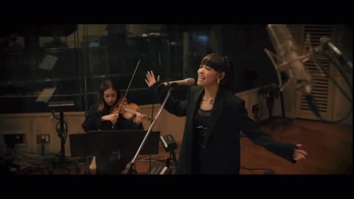 TANAKA ALICEのインスタグラム：「The pirate song~ Tryin’ hard どれがみんな好きだったかな⁇😉🤍  #tanakaalice#livesession」