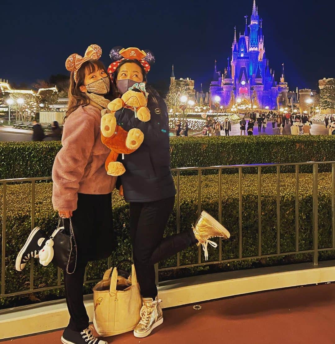 坂木優子さんのインスタグラム写真 - (坂木優子Instagram)「♡ ♡ ♡  気がついたら ７年ぶりの　#夢の国 ♡  子どもたちが小さい頃は 定番だったけど♡  おとなディズニーも　最高に 楽しかった♡  はしゃぎすぎて　いちばん ノリノリ♪  全力であそびました♡  個人的に　今回のヒットは #baymax ♡ 愛おしいフォルムに　キュン♡  @seasea74  夢を叶えてくれて　ありがとう♡  やっぱり　#tdl  最高です✨✨  夢から覚めたくないw  投稿つづきます🌙  #merrychristmas #大人ディズニー #happy#ディズニーコーデ #thankyou #夢を叶える場所 #しあわせ時間 #love#goodnight #goodday #dreamcometrue」12月18日 22時06分 - beacheyuko