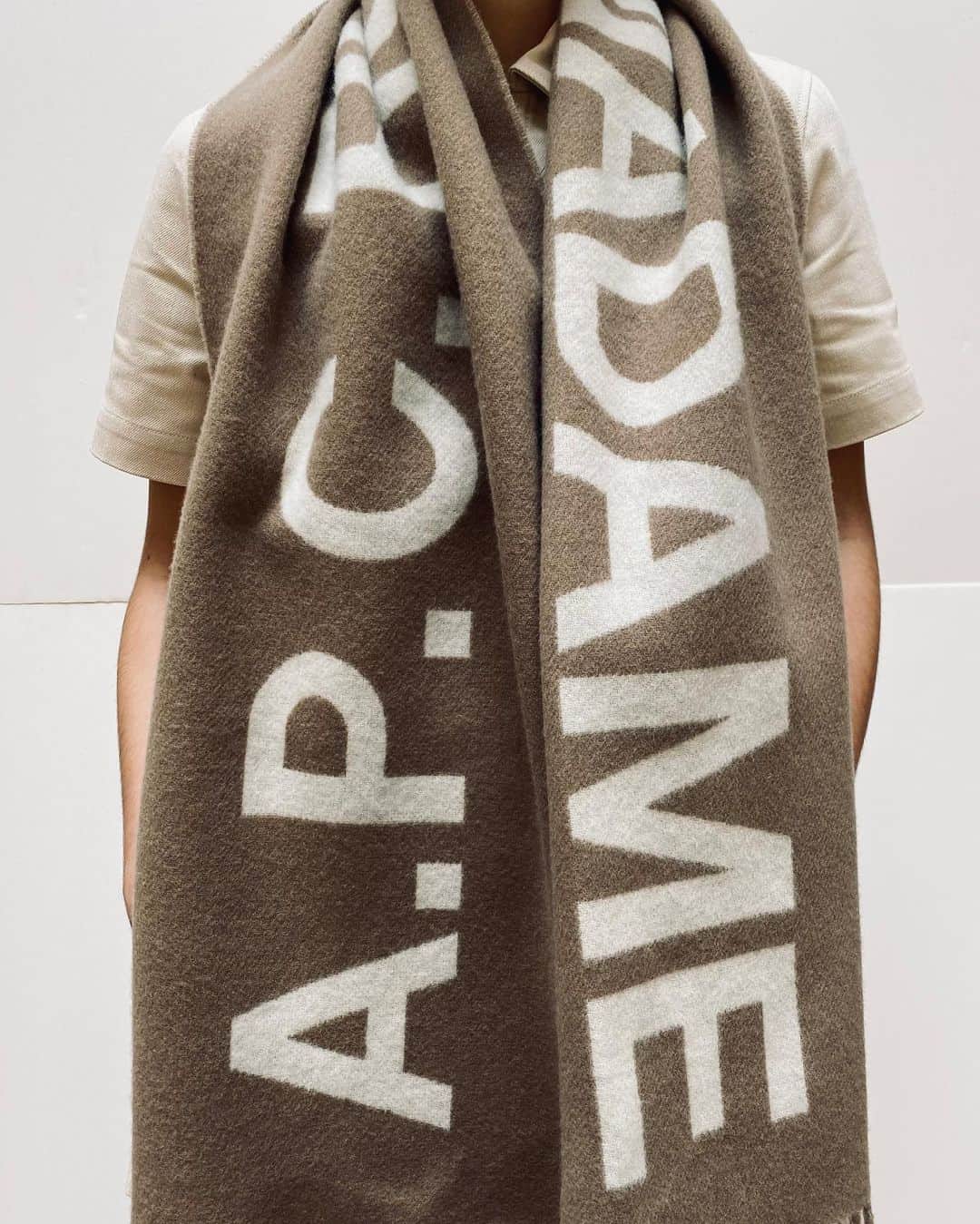 アーペーセーのインスタグラム：「A.P.C. Accessories F/W20 ⠀ ⠀ The Angèle scarf available in camel, dark navy blue and charcoal grey. ⠀ ⠀ Suzanne Koller, renowned stylist and A.P.C.'s long time friend and collaborator selected and shot some of our F/W20 collection at our headquarter in Paris. ⠀ ⠀ Available in stores and at apc.fr⠀ ⠀ Creative direction & Photography: @suzannekoller  ⠀ #APC #APCFW20 #APCaccessories #APCgifts #Paris」