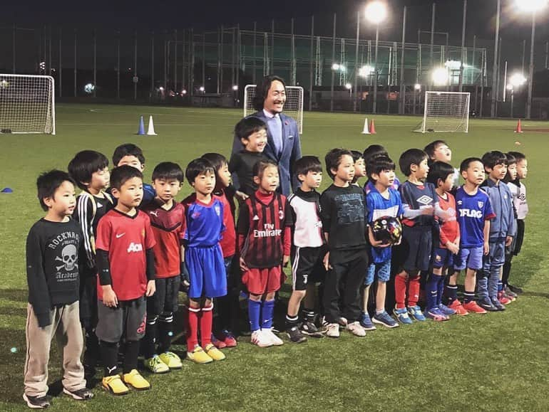 石川直宏さんのインスタグラム写真 - (石川直宏Instagram)「午前は小学生、午後は中学生に向けてオリンピック・パラリンピック講演、夕方はFC東京上井草スクールへ🤝  たくさんの子どもたちに会えて、たくさんの笑顔に癒されました☺️ . . #オリンピックパラリンピック講演会 #fctokyo #FC東京 #tokyo #FC東京サッカースクール #FC東京ファミリー #笑顔 😁」12月18日 22時09分 - sgss.18