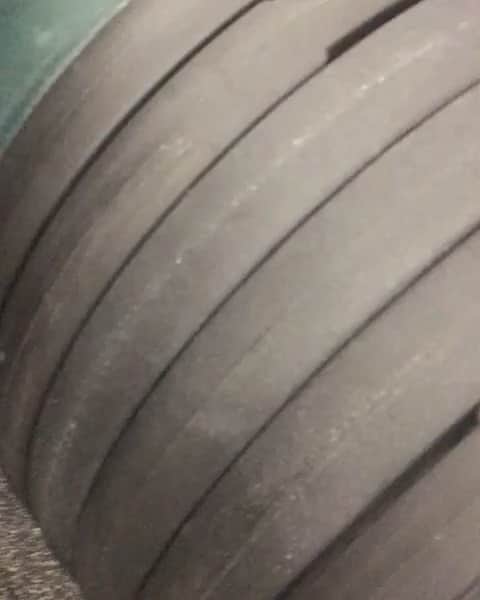 アダム・ピーティのインスタグラム：「6:30am this morning - 450kg Leg Press to get the legs warm. Transitioning nicely into a big block of work. 🌪 (Don’t know why the quality is so bad, blame my gym coach’s burner phone)」
