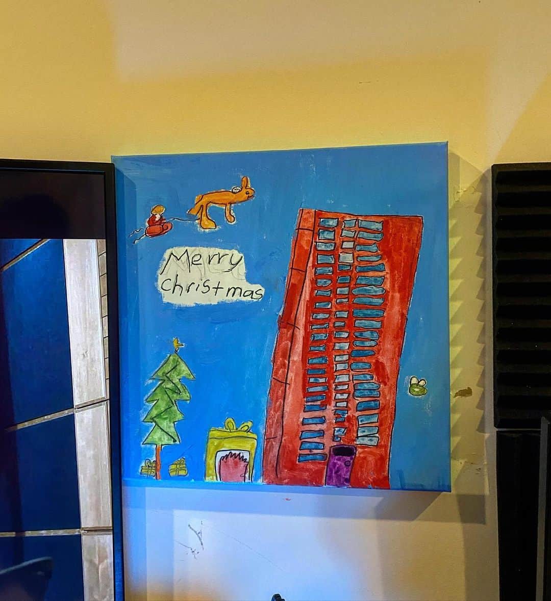 土井雪広さんのインスタグラム写真 - (土井雪広Instagram)「アートを自宅スタジオに飾ってみた😊 凄いよ。子供の発想は。  #art」12月18日 22時20分 - yukihirodoi.pic