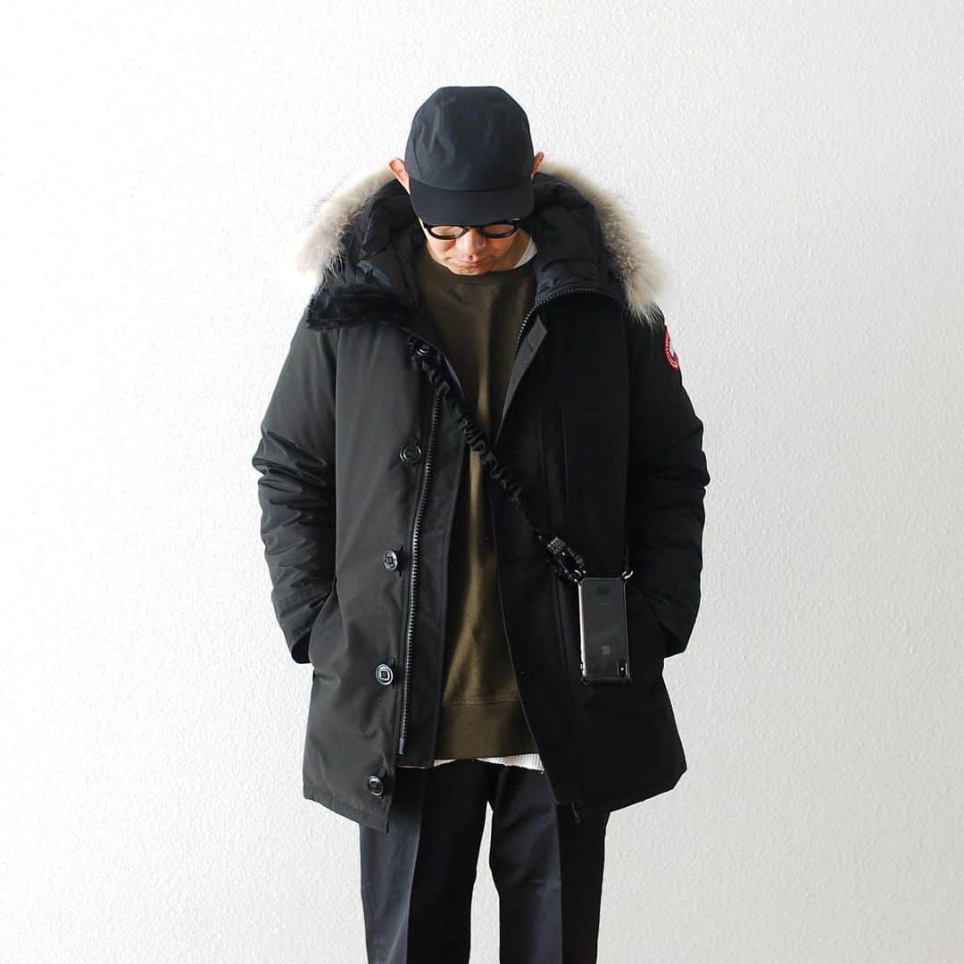 のインスタグラム：「［#10倍ポイント開催中！］ CANADA GOOSE / カナダグース “CHATEAU PARKA FF” ￥129,800-  _ CANADA GOOSE の購入をご希望の場合は、 オンラインストアDigitalMountainの購入希望の商品ページからメールでご連絡下さい。 お電話でのお問い合わせもご対応させていただきます。 _ 〈online store / @digital_mountain〉 https://www.digital-mountain.net/shopdetail/000000008308/ _ 【オンラインストア#DigitalMountain へのご注文】 *24時間受付 *15時までご注文で即日発送 *1万円以上ご購入で送料無料 tel：084-973-8204 _ We can send your order overseas. Accepted payment method is by PayPal or credit card only. (AMEX is not accepted)  Ordering procedure details can be found here. >>http://www.digital-mountain.net/html/page56.html  _ 本店：#WonderMountain  blog>> http://wm.digital-mountain.info _ 〒720-0044  広島県福山市笠岡町4-18  JR 「#福山駅」より徒歩10分 #ワンダーマウンテン #japan #hiroshima #福山 #福山市 #尾道 #倉敷 #鞆の浦 近く _ 系列店：@hacbywondermountain _」