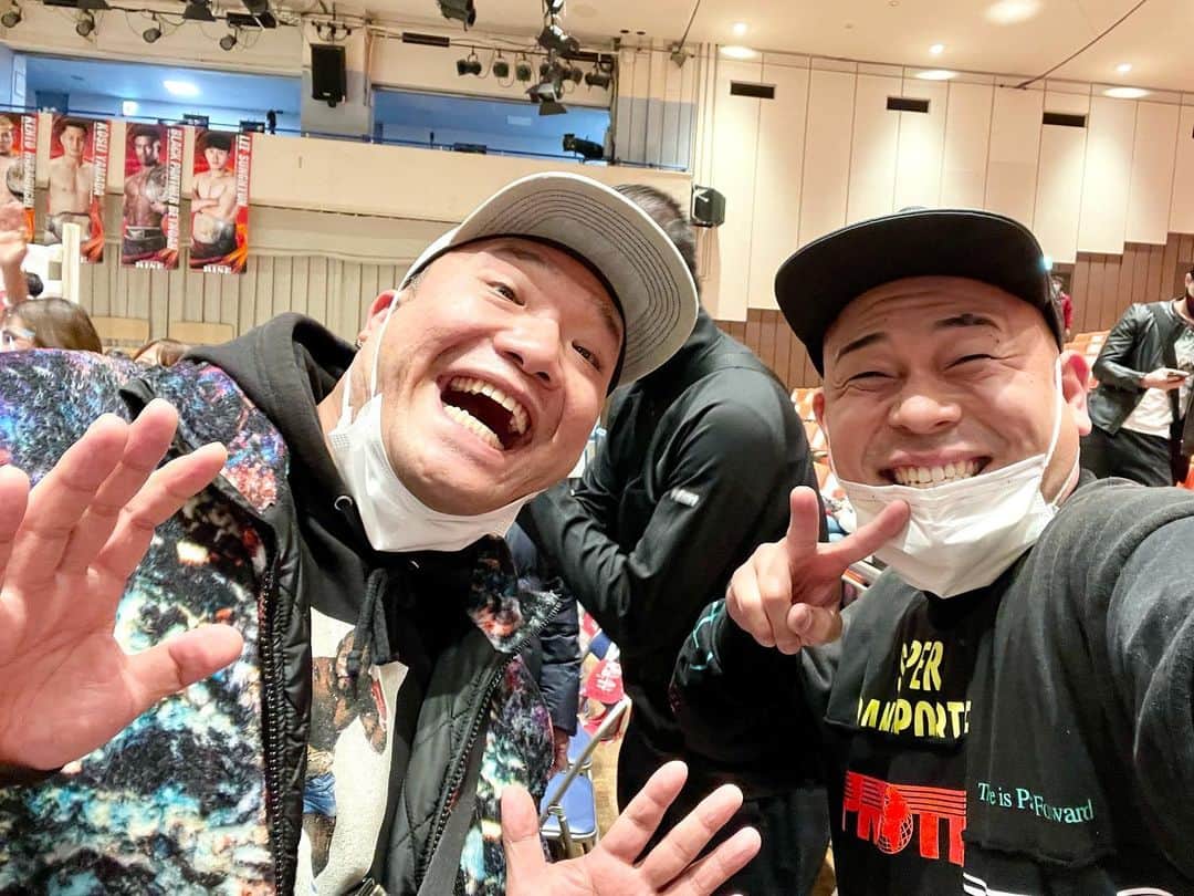 のインスタグラム：「ㅤ ㅤ 「QUINTETアシスタントプロデューサーの新明さんとナイス "お初" "いつも素敵な笑顔です" セルフィー！ありがとうございました！次回はQUINTETの会場でナイスセルフィーすることを楽しみにしてます！」 ㅤ ㅤ #新明佑介 さん #QUINTET #RISE の会場で #ナイスセルフィー #グッティー写真」
