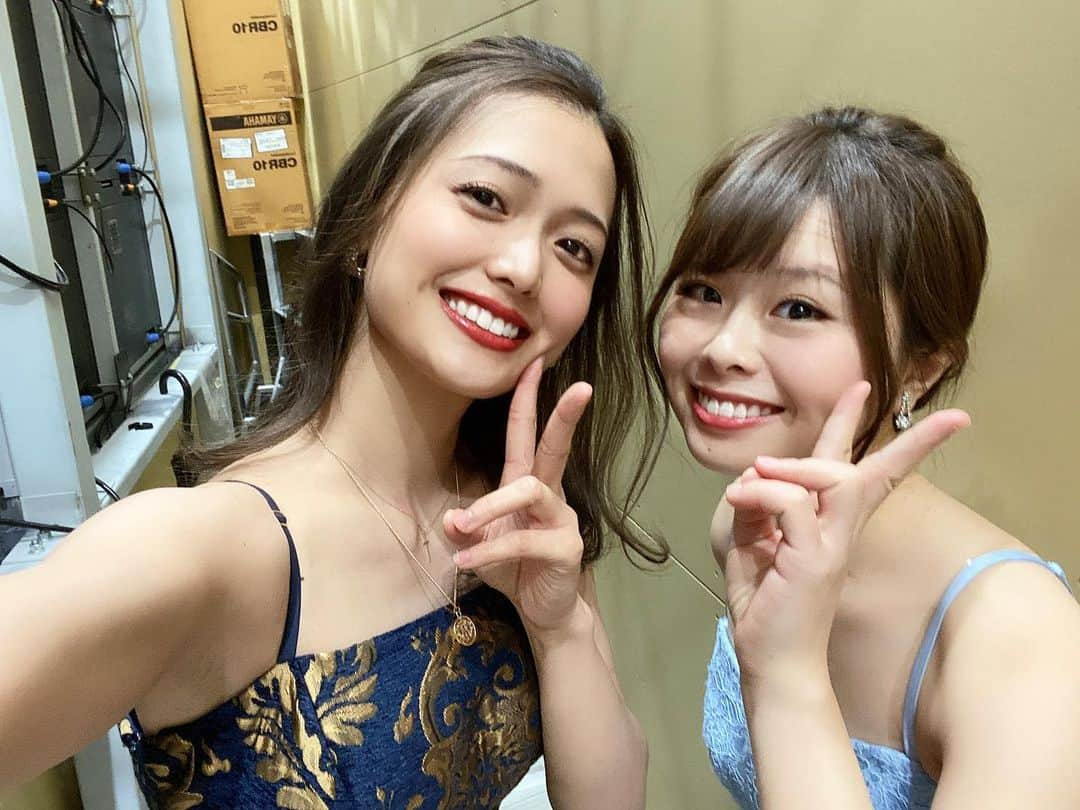 苅谷なつみさんのインスタグラム写真 - (苅谷なつみInstagram)「AEON MALL熱田さんにて演奏してきました〜っ❣️ 聞きに来てくれた皆さん、ありがとうございましたっ😍💖✨  理穂ありがとね〜✨  お客さんから褒めてもらうことってすっごく嬉しくて支えにいつもなってるんですけど、今日はご依頼いただいている方から絶賛してもらい私は…私は…嬉しいです🥰 素敵な場で弾かせてくださりありがとうございます💕✨  次回のAEON MALL熱田さんでの演奏は2/19です！  そして、今日一部の人にお話ししていた1/9の、着物着て演奏するよって話してた百貨百草さんでの演奏のチラシ、載せておきます✨ DM、コメントお待ちしてます💖  #AEONMALL #イオン #ドレス #ヴァイオリニスト #苅谷なつみ」12月18日 22時35分 - natsumi_kariya