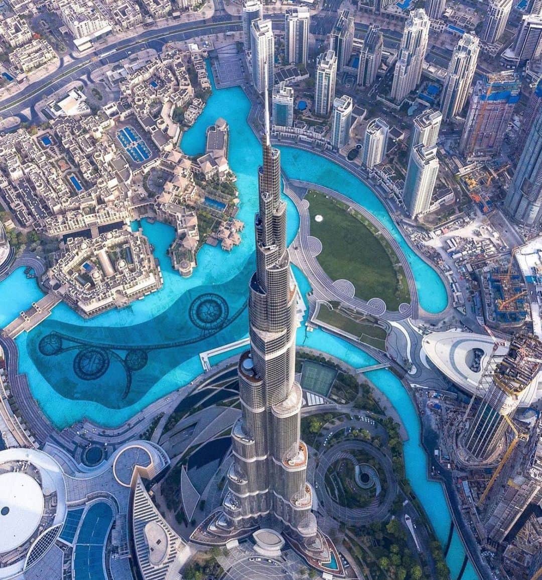 ドバイのインスタグラム：「#Dubai The Center of Now 📷:@aj_bo7mdan」