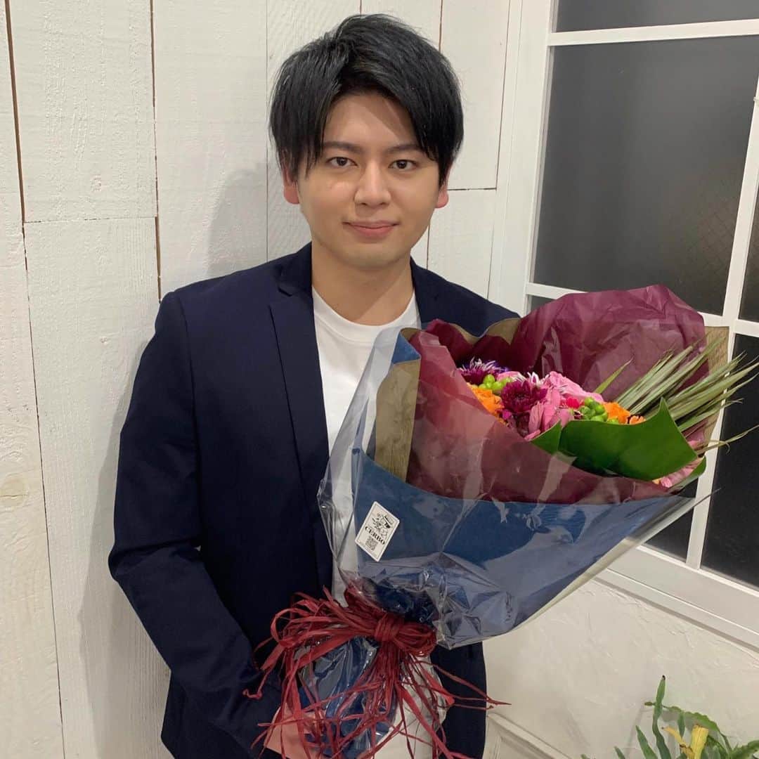 砂川信哉のインスタグラム：「💐」