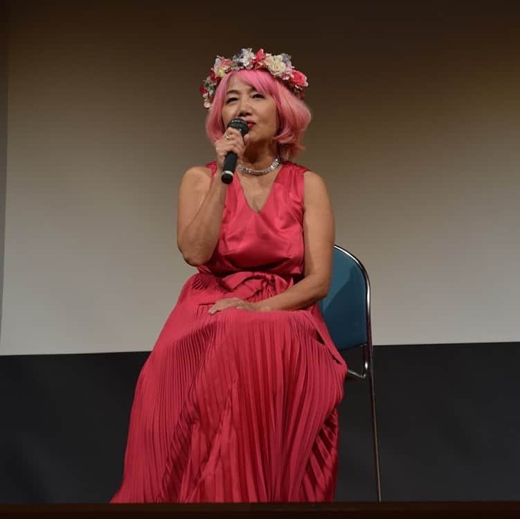 旺季志ずかさんのインスタグラム写真 - (旺季志ずかInstagram)「今日心の底の望みに気づいて 泣く。  まっすぐ望みに向かって生きようと思う。  別に大それたことでもない。  だから叶うかもしれない。  それが一番怖いのだね。  叶わない夢をみるのは簡単なこと。」12月18日 22時44分 - shizuka_ouki