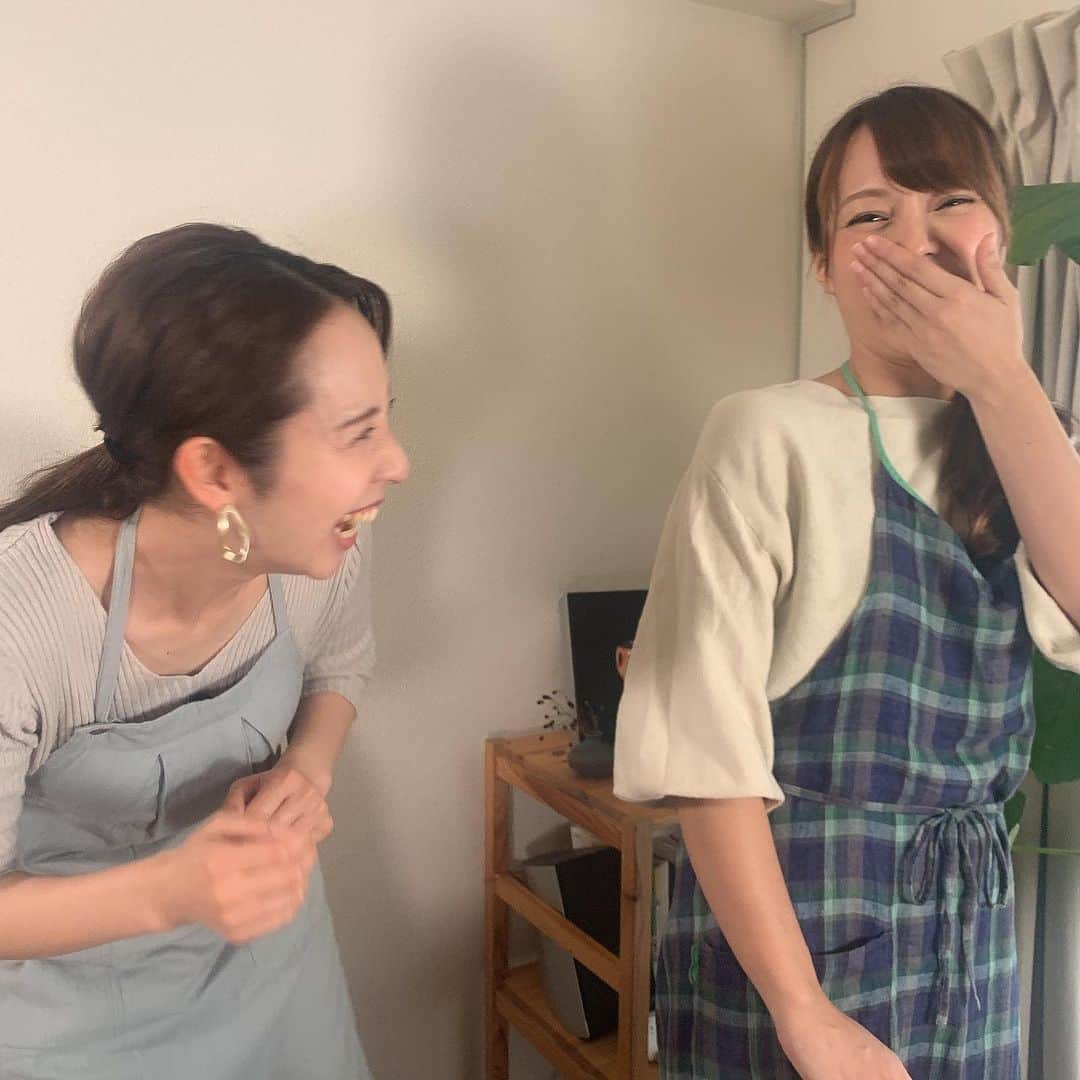 若林翔子のインスタグラム：「. . これほーーーーんと簡単！ ちょーオススメ！！！  #Repost @cookinglove.japan with @make_repost ・・・ 本日YouTube公開しました𓍯 コロンとした見た目がかわいい♡ 簡単スイーツレシピ【スノーボールクッキー】 今の季節にぴったりのお菓子です おやつやプレゼントにもおすすめです！  𓎩𓂃𓍯 [料理と暮らす｜YouTube] https://www.youtube.com/channel/UCQYSa775920IOdOgJLB9mUg チャンネル登録もぜひよろしくお願いします𓎩 プロフィールから飛ぶことができます❦ 𓎪𓐄𓍼𓂅  ━━━━━━━━━━━━━━━━━━ 料理と暮らす｜Cooking Love｜SNS ━━━━━━━━━━━━━━━━━━  [YouTube] https://www.youtube.com/channel/UCQYSa775920IOdOgJLB9mUg  [Insta] https://www.instagram.com/cookinglove.japan/  [Twitter] https://twitter.com/CookingLove5  [Facebook] https://www.facebook.com/cookinglovejapan  出演者への問い合わせや仕事依頼はこちらまで𓅩𓅩𓅩 [e-mail] cookinglove.jpn@gmail.com  [料理ナビゲーター] 若林 翔子  [調理アシスタント] 菊地 恵子(cookinglabo)  [料理コーディネート/レシピ監修] 高橋 真希(cookinglabo)  [監修] 鈴木 茜(cookinglabo)  [撮影協力] 喫茶と食事みどり cookinglabo  [映像制作] MOVIE DISTRICT MIYAGI Produced by WORLD FAMOUS SUPREME TEAM Co.,Ltd  #スノーボールクッキー#クッキー #クッキー作り#時短レシピ#クリスマス #お菓子作り#レシピ#料理動画#簡単レシピ  #レシピ動画#instafood#foodstagram #おうちカフェ#おうち時間 #クッキングラム#foodporn#料理と暮らす #homecooking#焼き菓子#お菓子づくり #おかし#お菓子作り好きな人と繋がりたい #お菓子#お菓子作り初心者」