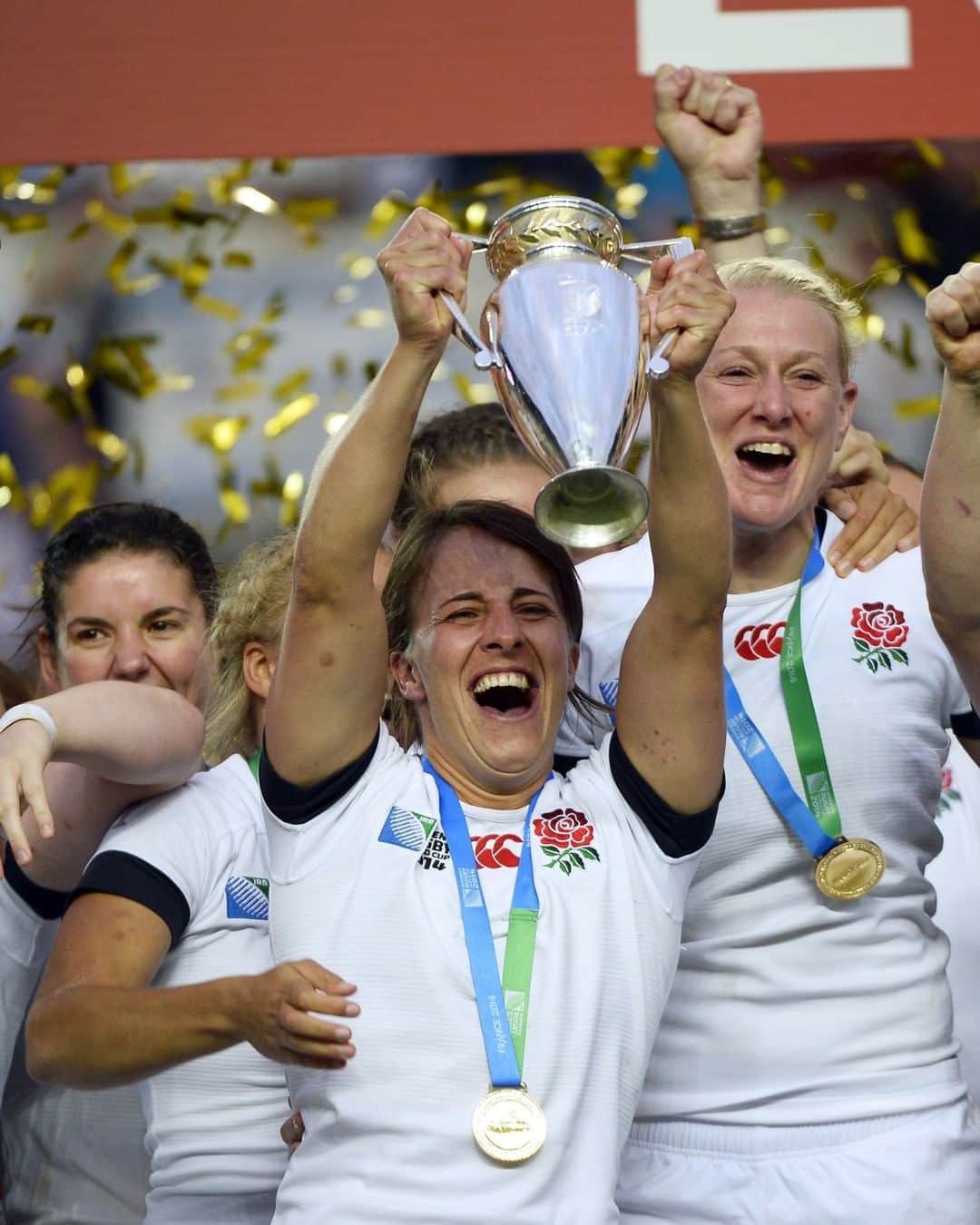 のインスタグラム：「🔢 116 caps 🏆 #RWC2014-winning captain 🏴󠁧󠁢󠁥󠁮󠁧󠁿 @englandrugby icon  ⭐️ @katymc10 brings down the curtain on a remarkable career with the Red Roses  🙌 She was also included in a stellar #WorldRugbyAwards Women’s 15s Team of the Decade alongside other greats of the game」