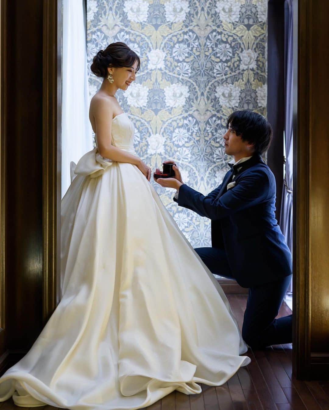 Dresses (ドレッシーズ)さんのインスタグラム写真 - (Dresses (ドレッシーズ)Instagram)「【2021年2月末まで】ドレスショップで撮影できるDressesフォトプラン♡残り期間わずかになりました！ 憧れのSISSI やSIBILLAなど人気ドレスでフォトウェディングが叶います✨ ご新婦さまお一人で撮影も可能です♡  詳細は @dresses_weddingdress プロフィールリンク→Dressesフォトプランバナーよりご覧いただけます。  今回のpostはJUNO恵比寿店で撮影された素敵な花嫁さまのお写真になります🕊  Dressesフォトプラン ☞☞☞ ￥150,000+tax  プランに含まれるもの ドレス1着、タキシード1着 アクセサリー、ヘアメイク 写真データ渡し 10カット 約50枚 ※全てのドレス追加料金なし  ドレスは、antoniorivaのSISSIやSIBILLAなど一部のドレスは撮影日に合わせてご用意可能です。 ドレスのご希望ない場合は、撮影日のドレスショップのラインナップよりお選び頂けます。  ドレスの詳細はDMでお気軽にお問い合わせください💌  撮影場所 JUNO、Authentiqueドレスショップ店内 東京、大阪、福岡、熊本、札幌 ※ご希望のドレスによって異なります ※SISSIご希望の場合は、東京、福岡、熊本、札幌のJUNO各店舗になります  Dressesフォトプランの特徴 ☞☞☞ 【ドレスショップの店内で撮影するセレモニーシーン】  撮影シーンは10シーン。 お支度から、お二人の準備が整い初めてお互いのドレスアップした姿をお披露目するシーン、そしてリングの交換やベールアップなど、その一瞬一瞬のお気持ちを大切に写真に残します。 お二人のご希望の撮影シーンも１カット撮影が可能です。  ドレスはSISSI やSIBILLAなどDressesで人気のドレスもご準備可能です✨ ※撮影ショップにより異なります。 メールやDMでお気軽にお問い合わせくださいませ。  詳細は @dresses_weddingdress プロフィールリンク→Dressesフォトプランバナーよりご覧いただけます。  #Dressesフォトプラン #ドレッシーズ #フォトウェディング  #sissi  #antoniorivasissi  #antonioriva_dresses #前撮りレポ #後撮り #junoの前撮り」12月18日 22時53分 - dresses_weddings