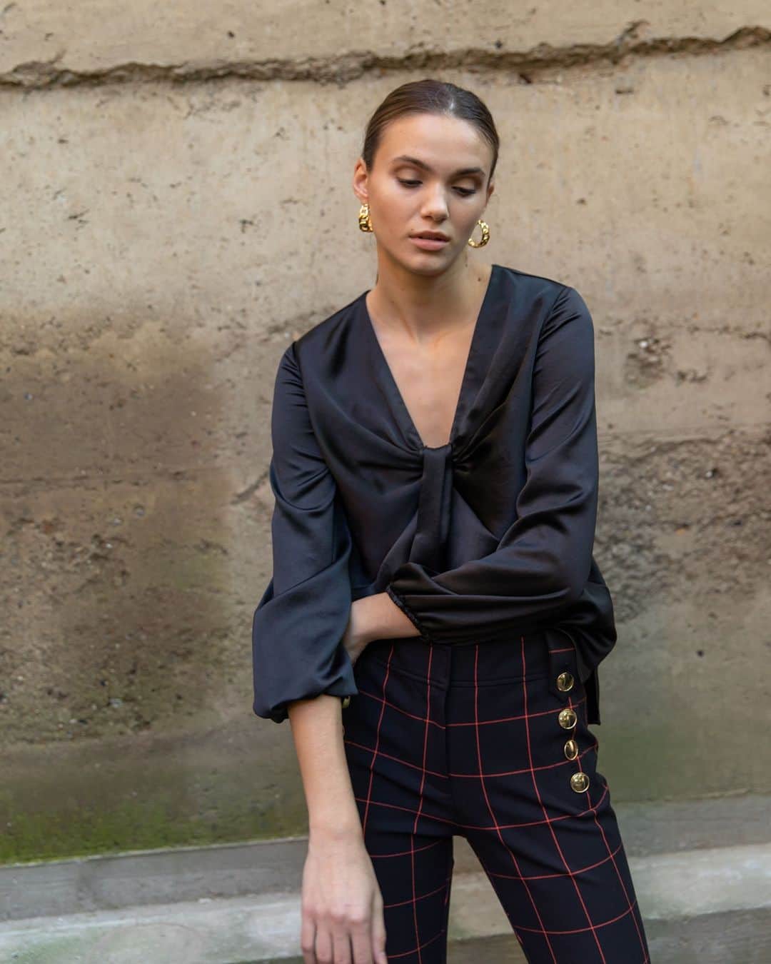 デレクラムのインスタグラム：「Friday Favorites: The Cailyn Blouse.」