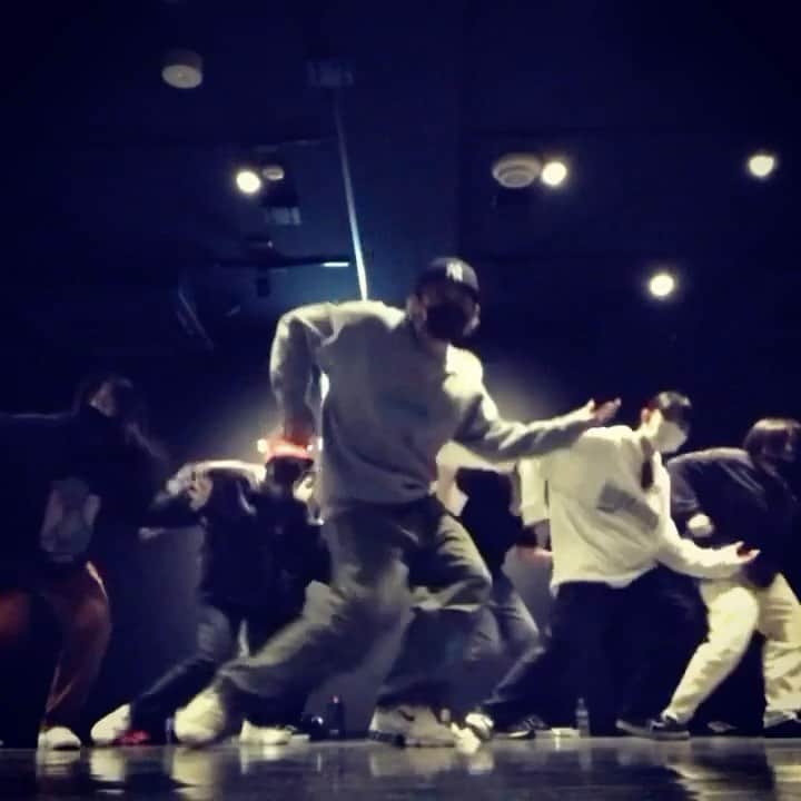のインスタグラム：「🔗Friday🔗  🙏 @newerajapan 🙏  bassの音、すごく好きです」