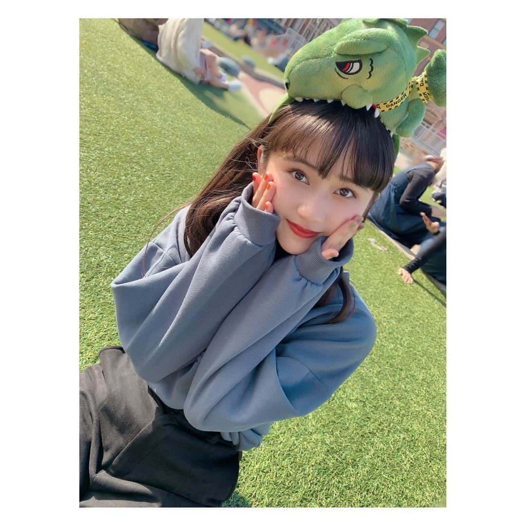 桜井美里さんのインスタグラム写真 - (桜井美里Instagram)「・﻿ ﻿ ﻿ ﻿ ﻿ 大阪旅行2日目は、 USJに行ってきました🦖💞﻿ ﻿ ﻿ この日はびっくりするくらい天気が良くて﻿、アトラクションもたくさん乗れて満足！！！﻿ ﻿ どれもほんとすごくて感動したな🥺﻿ ﻿ 特にザ・フライング・ダイナソーは﻿ 乗る前心臓バクバクしててやばくて、﻿ しかも1番前だったからこわかったんだけど﻿乗ってみたらすっごい楽しかった‪‪❤︎‬﻿ ﻿ ﻿ ﻿ 一日が本当にあっという間で﻿ また絶対遊びに行きたい！！！﻿ ﻿ ﻿ ほんと楽しかった😂﻿ ﻿ ﻿ ﻿ ﻿ #usj #ユニバーサルスタジオジャパン  #ユニバ  #ユニバフード  #大阪旅行 #感動 #思い出 #最高 ﻿ ﻿」12月18日 23時14分 - mippi__0418