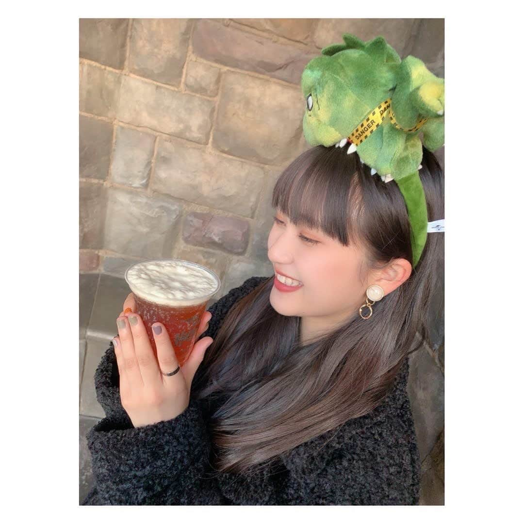 桜井美里さんのインスタグラム写真 - (桜井美里Instagram)「・﻿ ﻿ ﻿ ﻿ ﻿ 大阪旅行2日目は、 USJに行ってきました🦖💞﻿ ﻿ ﻿ この日はびっくりするくらい天気が良くて﻿、アトラクションもたくさん乗れて満足！！！﻿ ﻿ どれもほんとすごくて感動したな🥺﻿ ﻿ 特にザ・フライング・ダイナソーは﻿ 乗る前心臓バクバクしててやばくて、﻿ しかも1番前だったからこわかったんだけど﻿乗ってみたらすっごい楽しかった‪‪❤︎‬﻿ ﻿ ﻿ ﻿ 一日が本当にあっという間で﻿ また絶対遊びに行きたい！！！﻿ ﻿ ﻿ ほんと楽しかった😂﻿ ﻿ ﻿ ﻿ ﻿ #usj #ユニバーサルスタジオジャパン  #ユニバ  #ユニバフード  #大阪旅行 #感動 #思い出 #最高 ﻿ ﻿」12月18日 23時14分 - mippi__0418