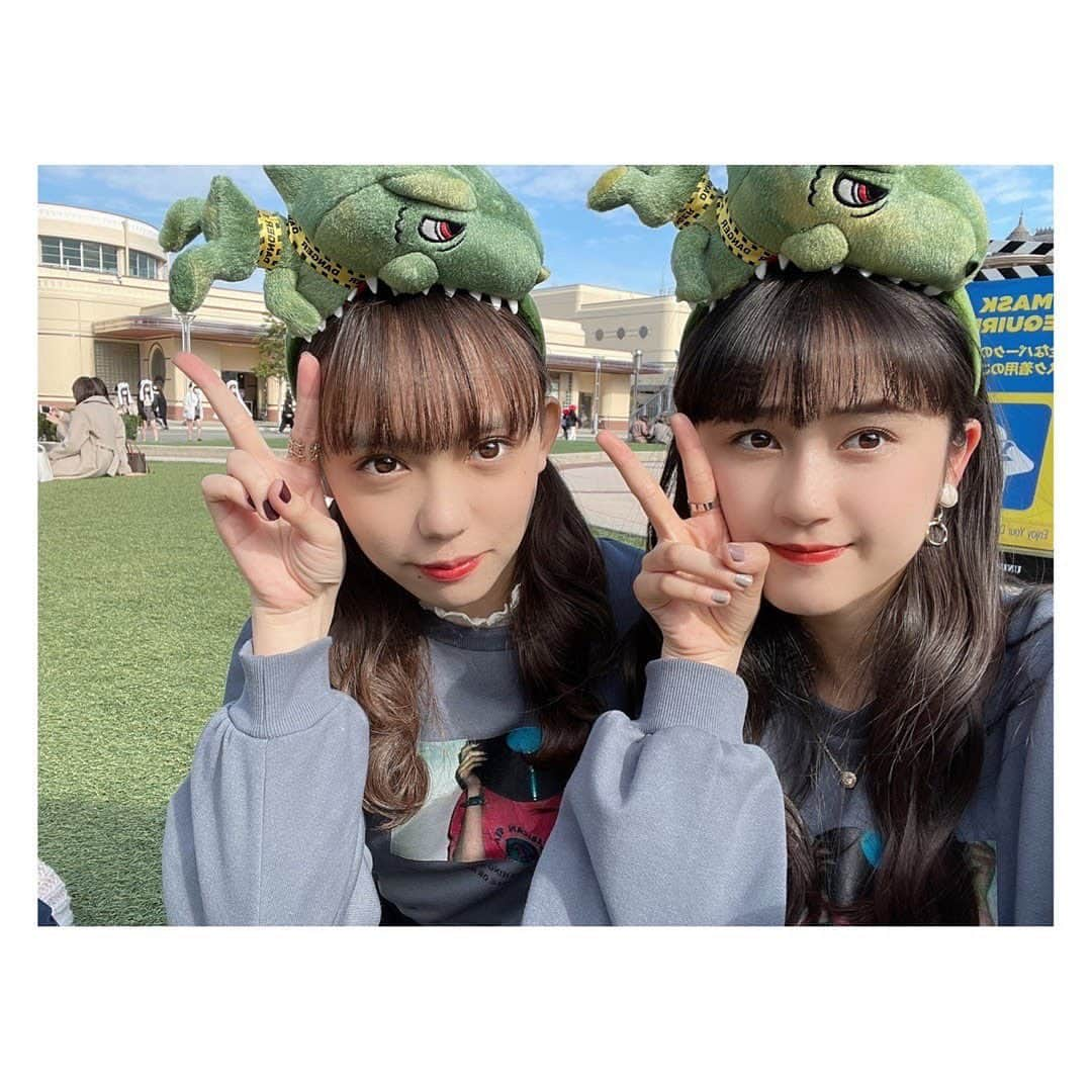 桜井美里のインスタグラム：「・﻿ ﻿ ﻿ ﻿ ﻿ 大阪旅行2日目は、 USJに行ってきました🦖💞﻿ ﻿ ﻿ この日はびっくりするくらい天気が良くて﻿、アトラクションもたくさん乗れて満足！！！﻿ ﻿ どれもほんとすごくて感動したな🥺﻿ ﻿ 特にザ・フライング・ダイナソーは﻿ 乗る前心臓バクバクしててやばくて、﻿ しかも1番前だったからこわかったんだけど﻿乗ってみたらすっごい楽しかった‪‪❤︎‬﻿ ﻿ ﻿ ﻿ 一日が本当にあっという間で﻿ また絶対遊びに行きたい！！！﻿ ﻿ ﻿ ほんと楽しかった😂﻿ ﻿ ﻿ ﻿ ﻿ #usj #ユニバーサルスタジオジャパン  #ユニバ  #ユニバフード  #大阪旅行 #感動 #思い出 #最高 ﻿ ﻿」