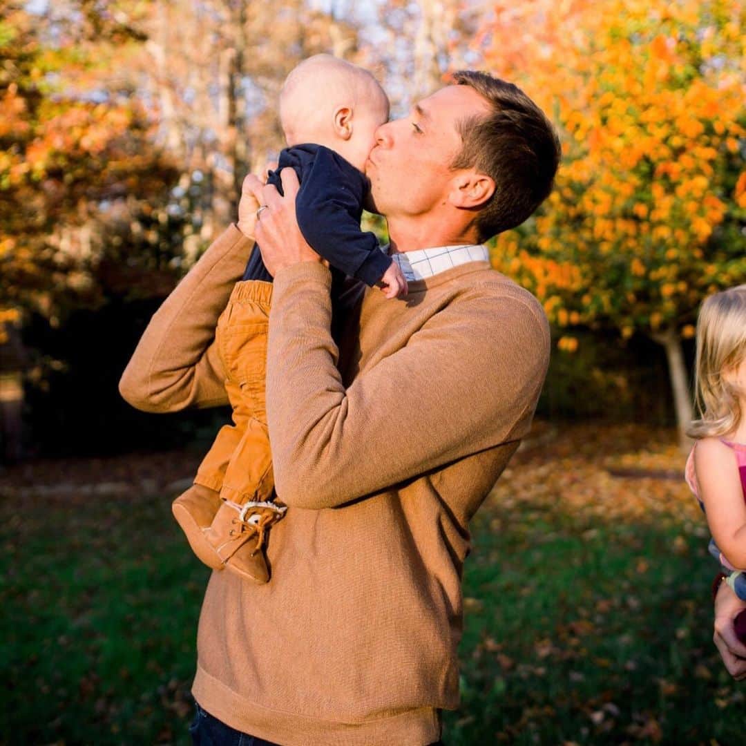 ブルック・パンケーキのインスタグラム：「Derek loving on our babies. It’s a sight I’ll never get tired of」