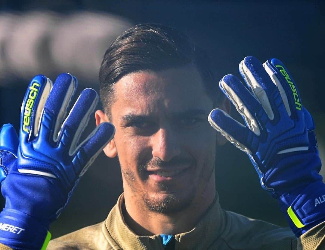 アレックス・メレットのインスタグラム：「Nuovi guanti @reuschgoalkeeping 🔥come sempre il🔝  #reusch #BeTheOne」