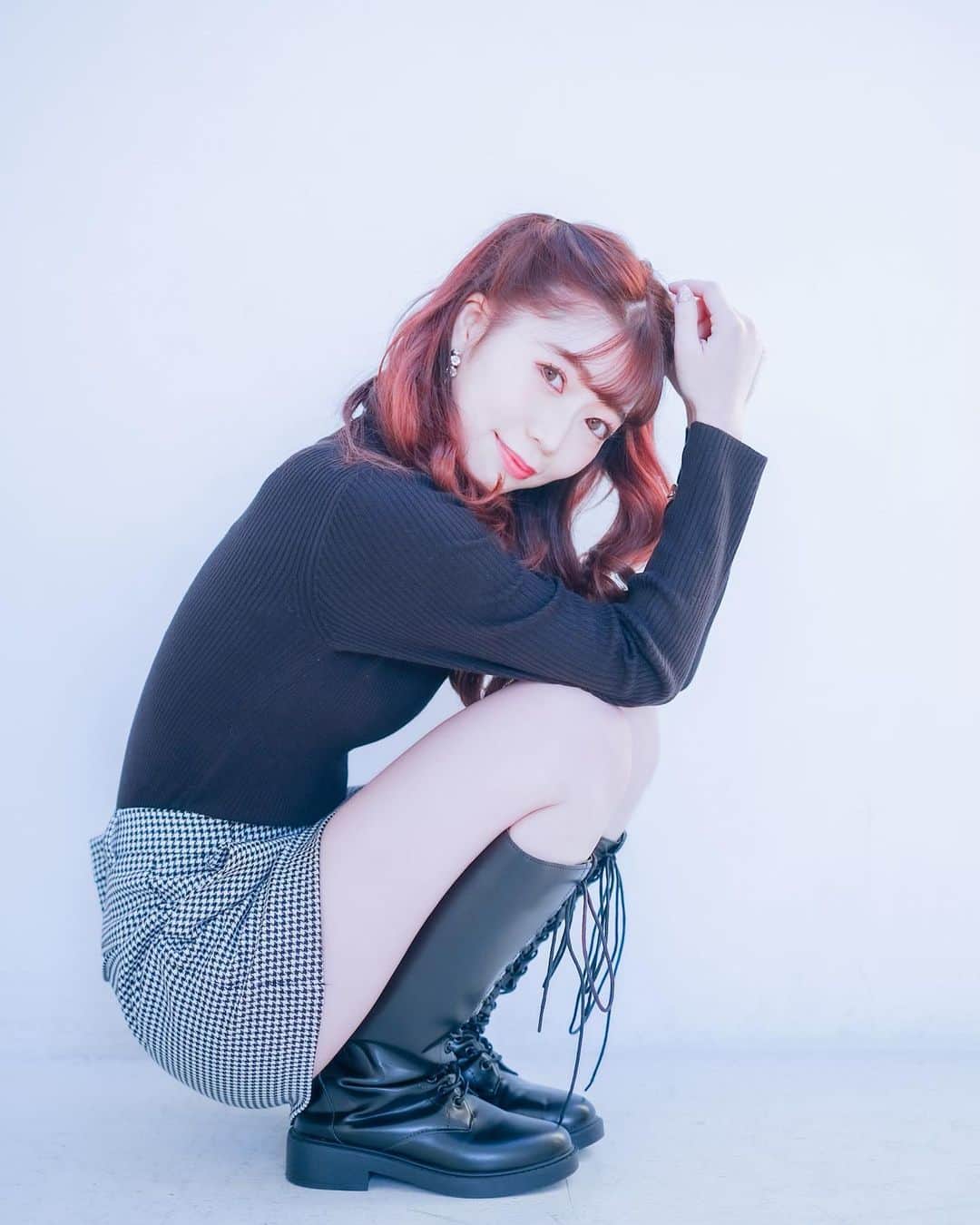 柏元萌華のインスタグラム：「🤍🖤🤍🖤  アー写と共に撮っていただきました🥰 更新していく〜！  💄hairmake @yukanamitsu  📷photograph @photo_hk0215」