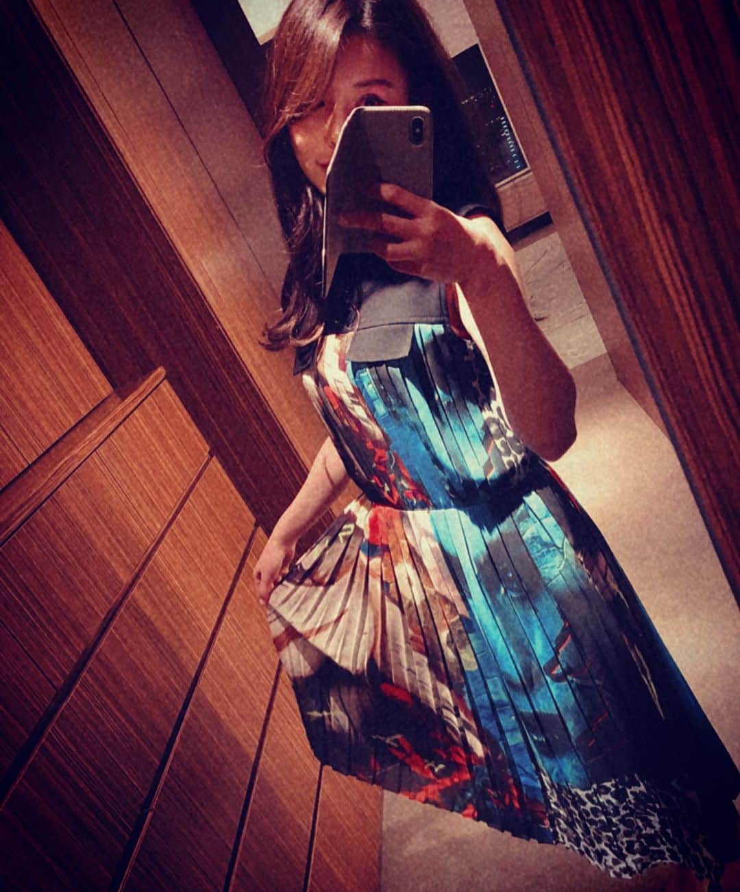 蒼井彩加のインスタグラム：「大柄なワンピース👗 たまにしか着ないw ちびなのか顔がでかいのかw  #one-piece #dress #ポールスミス  #paulsmith  #ootd #fashion  #fashionista  #favorite #dinner #restaurant  #french #Italian #date #happytime  #hotelstay #vacation  #連衣裙 #時尚  #時尚達人 #收藏  #餐廳  #美食 #法語  #意大利語  #日期  #快樂時光 #度假」