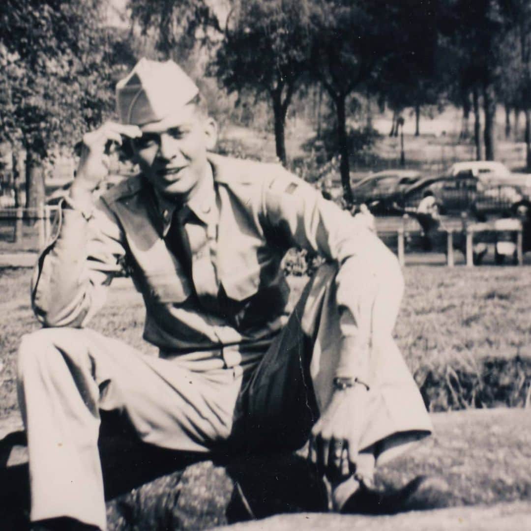 アイクベーハーのインスタグラム：「One of the many reasons that we're so thrilled to support @checkeredflagfoundation and @suitingwarriors as they honor veterans this weekend, is that our own Ike Behar served this country. After returning from the Korean War, Ike was stationed at Pearl Harbor (pictured) where he rented a sewing machine and began a tailoring business for his fellow soldiers at Scofield Barracks. When he left the service, he started producing high quality shirts in Manhattan... And the rest is history! Visit the link in @bradkeselowski bio for more info and how to show up for #SuitUp 👔🇺🇲」
