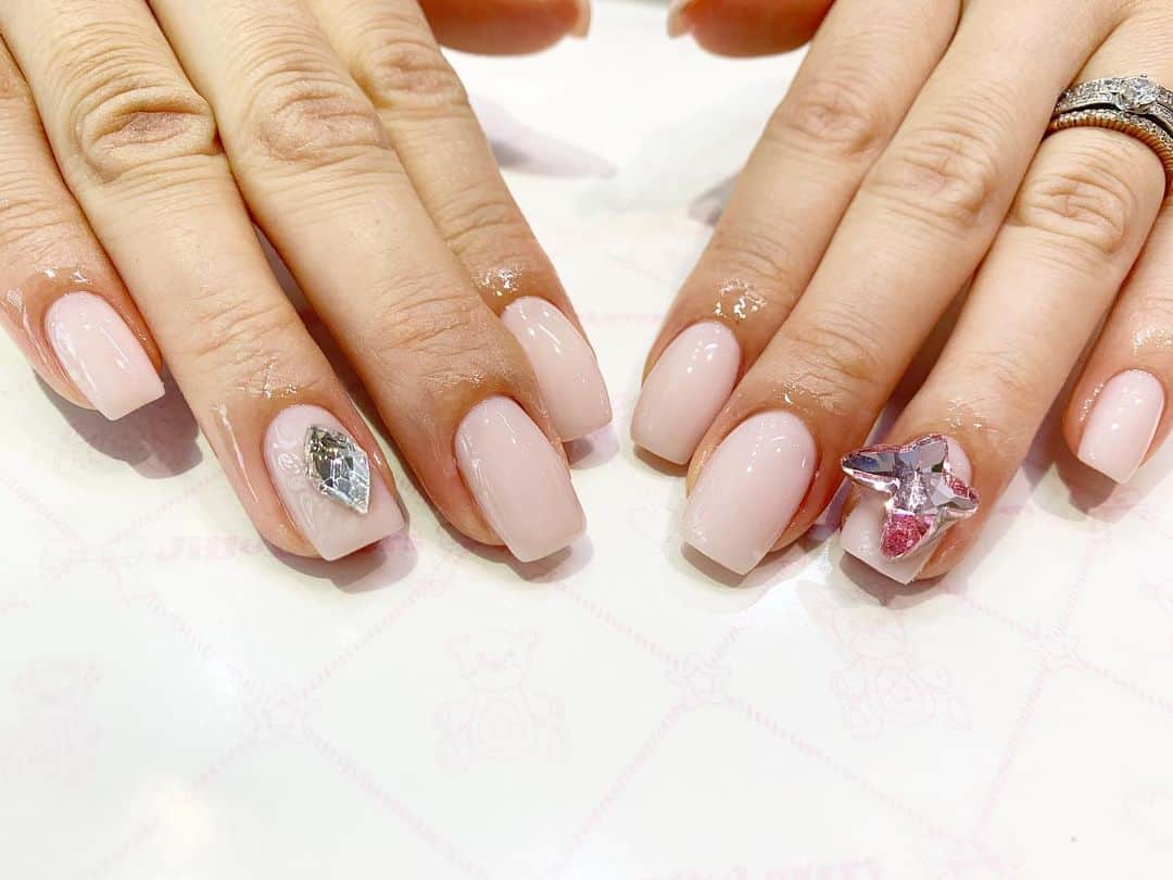 mamijinguのインスタグラム：「つやんつやん❤️  #jillandlovers #nail #nailart #paragel #gelneil#gel #ネイル #ネイルアート #me #look #love #かわいい」