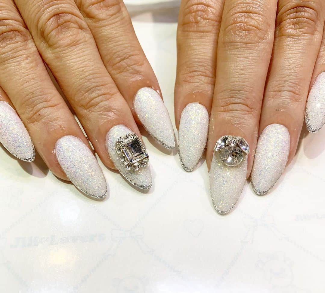 mamijinguのインスタグラム：「@alisaueno ❤️  ありちゃんの今年最後ネイル💅 今年もありがとう✨  #jillandlovers #nail #nailart #paragel #gelneil#gel #ネイル #ネイルアート #me #look #love #かわいい」