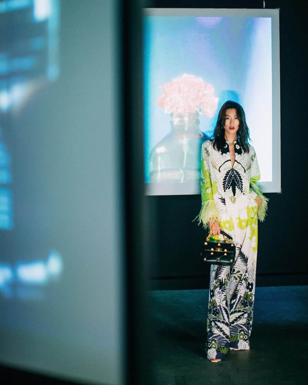 リウ・ウェンさんのインスタグラム写真 - (リウ・ウェンInstagram)「Thank you @maisonvalentino @pppiccioli for inviting me to #ValentinoResignify! What a beautiful showcase 💎」12月18日 23時50分 - liuwenlw