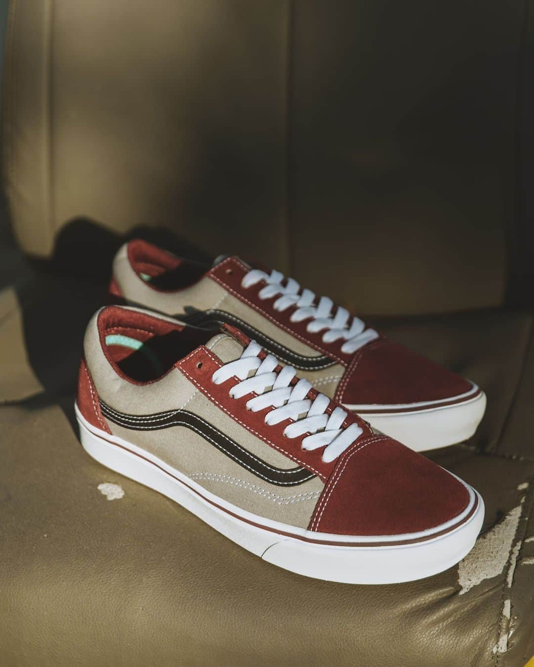 vansさんのインスタグラム写真 - (vansInstagram)「The Tri-Tone ComfyCush Old Skool is perfect for this holiday season. Shop or find a store near you at vans.com」12月19日 0時09分 - vans