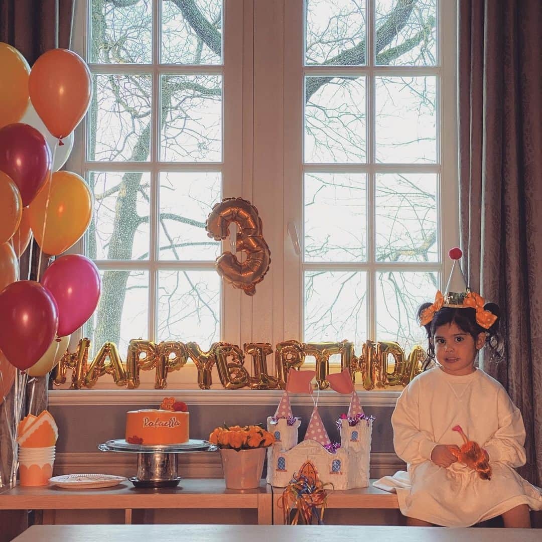 ラファエル・ロモさんのインスタグラム写真 - (ラファエル・ロモInstagram)「La bebe de la casa esta de cumpleaños 😍😍 #RafaellaRomoMouessati #3Añitos」12月19日 0時09分 - rafaromo1